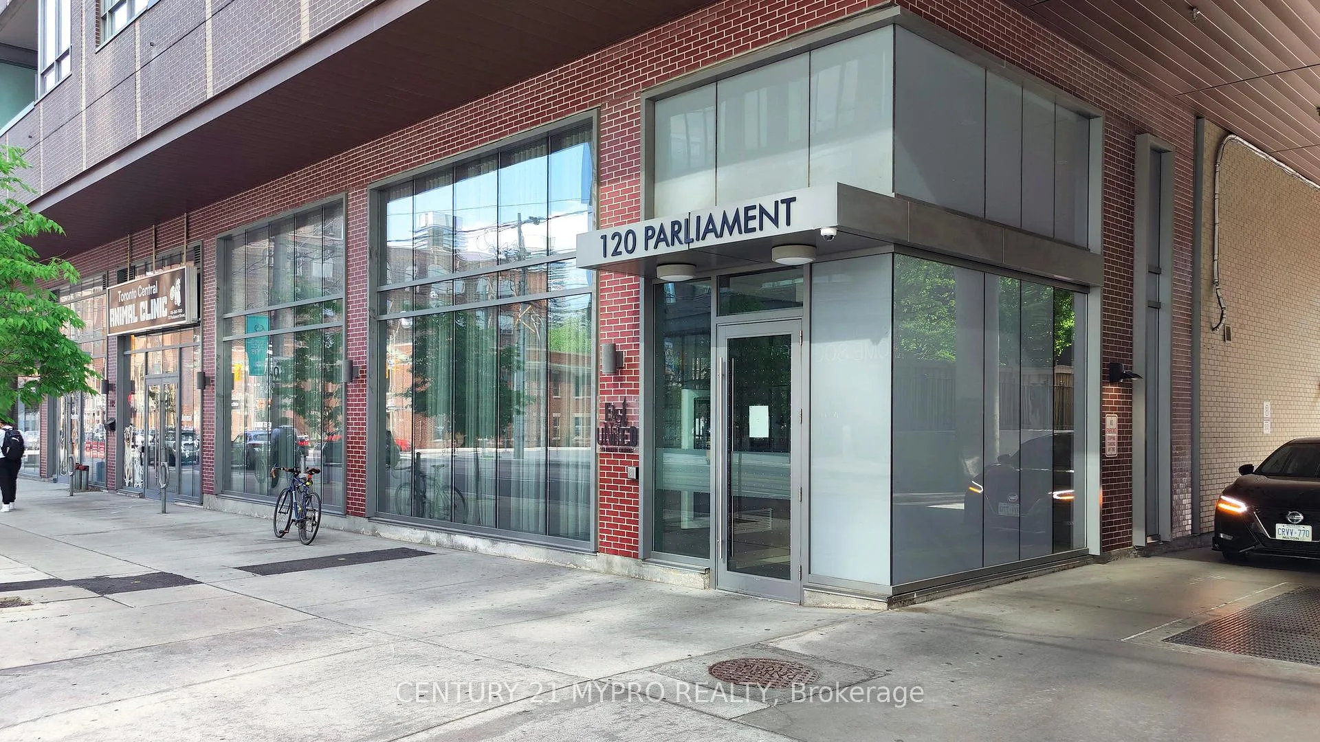 Front of Unit 1707, 120 Parliament Street