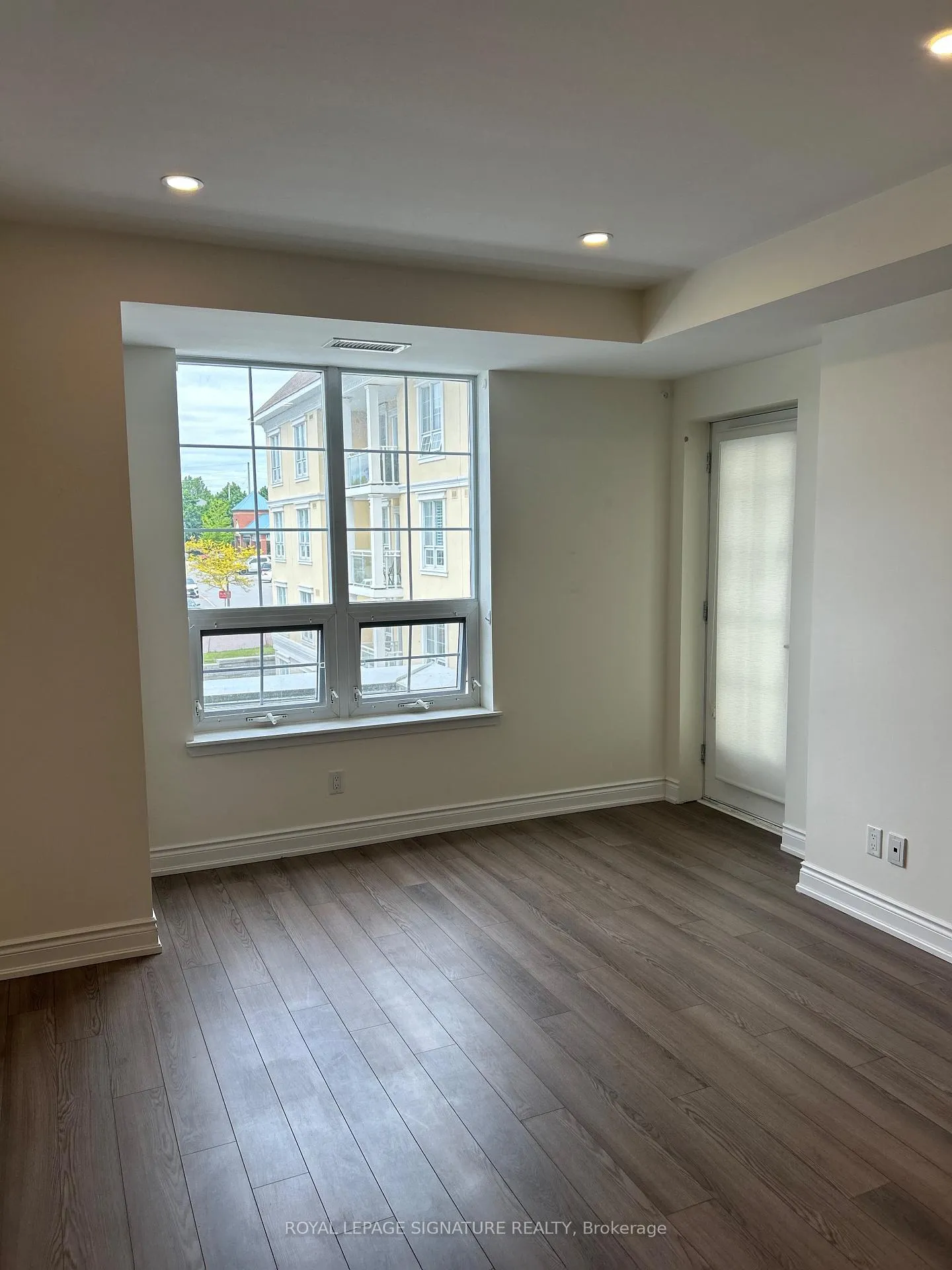Photo 6 of Unit 320, 21 Brookhouse Drive, Clarington, Newcastle — HOMEH