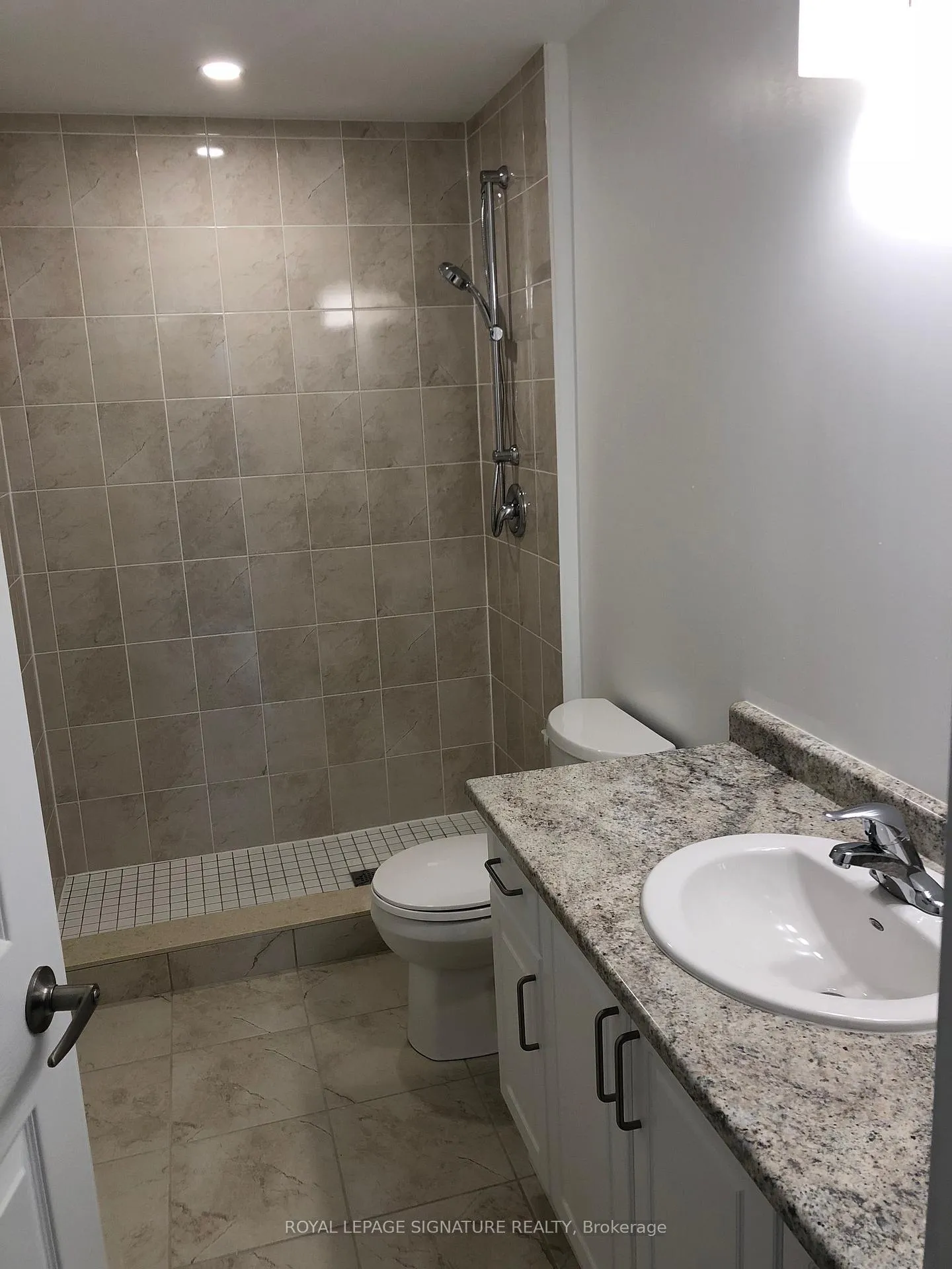 Photo 7 of Unit 320, 21 Brookhouse Drive, Clarington, Newcastle — HOMEH
