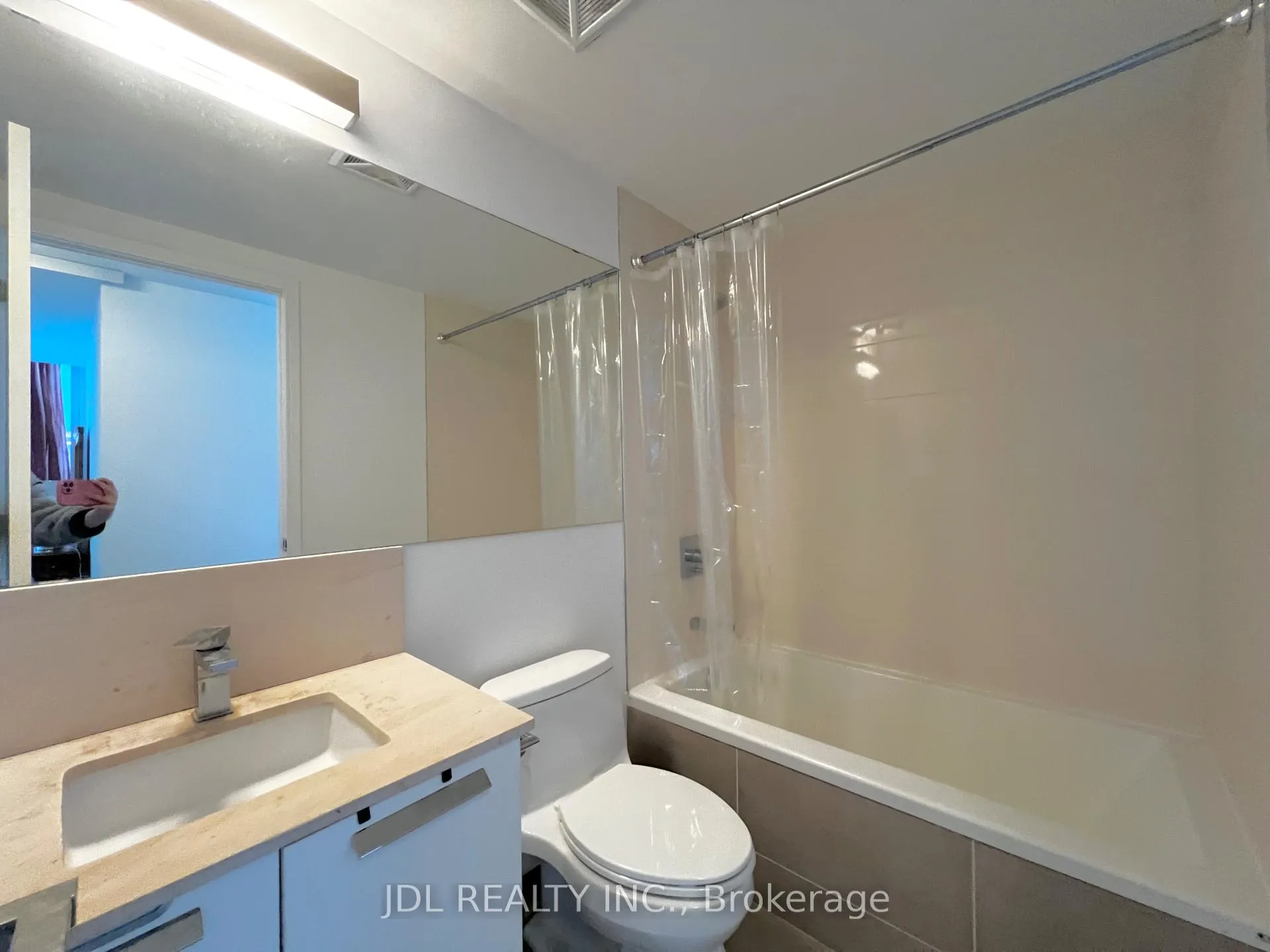 Photo 6 of Unit 2202, 28 Wellesley Street E, Toronto, Church-Yonge Corridor — HOMEH