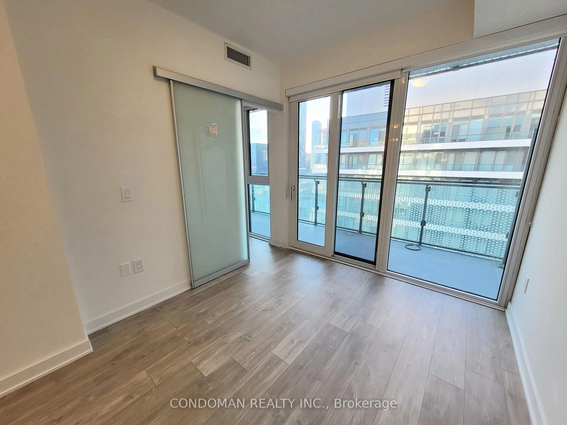 Photo 6 of Unit 1818, 60 Princess Street, Toronto, Waterfront Communities — HOMEH