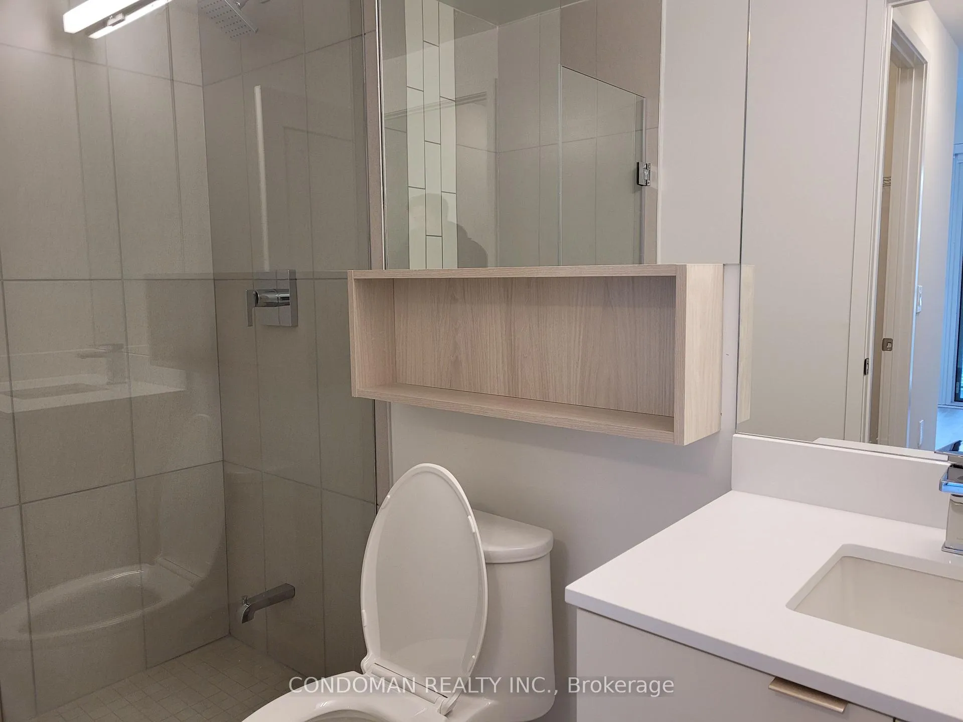 Photo 10 of Unit 1818, 60 Princess Street, Toronto, Waterfront Communities — HOMEH