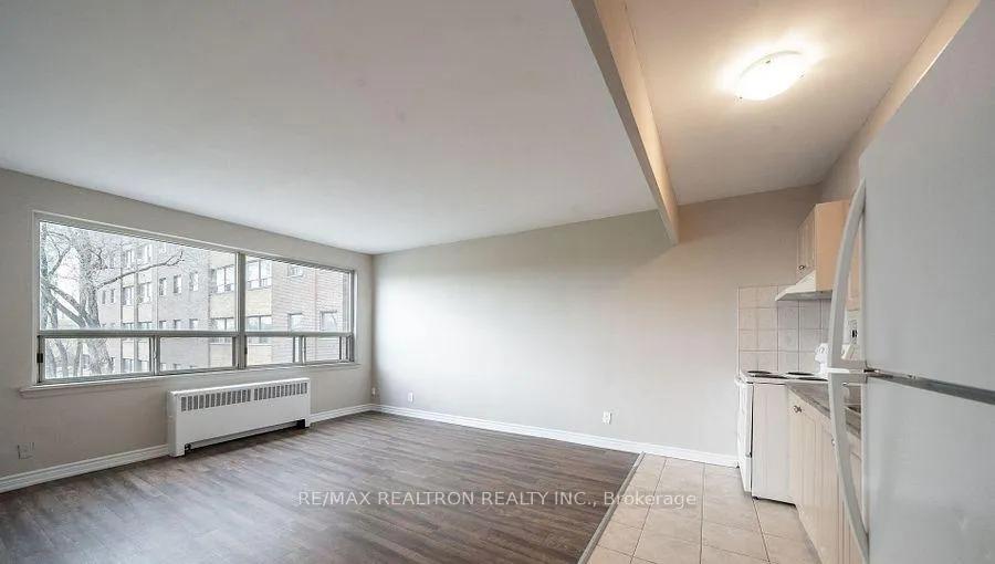 Front of Unit 221B, 468 Ottawa Street