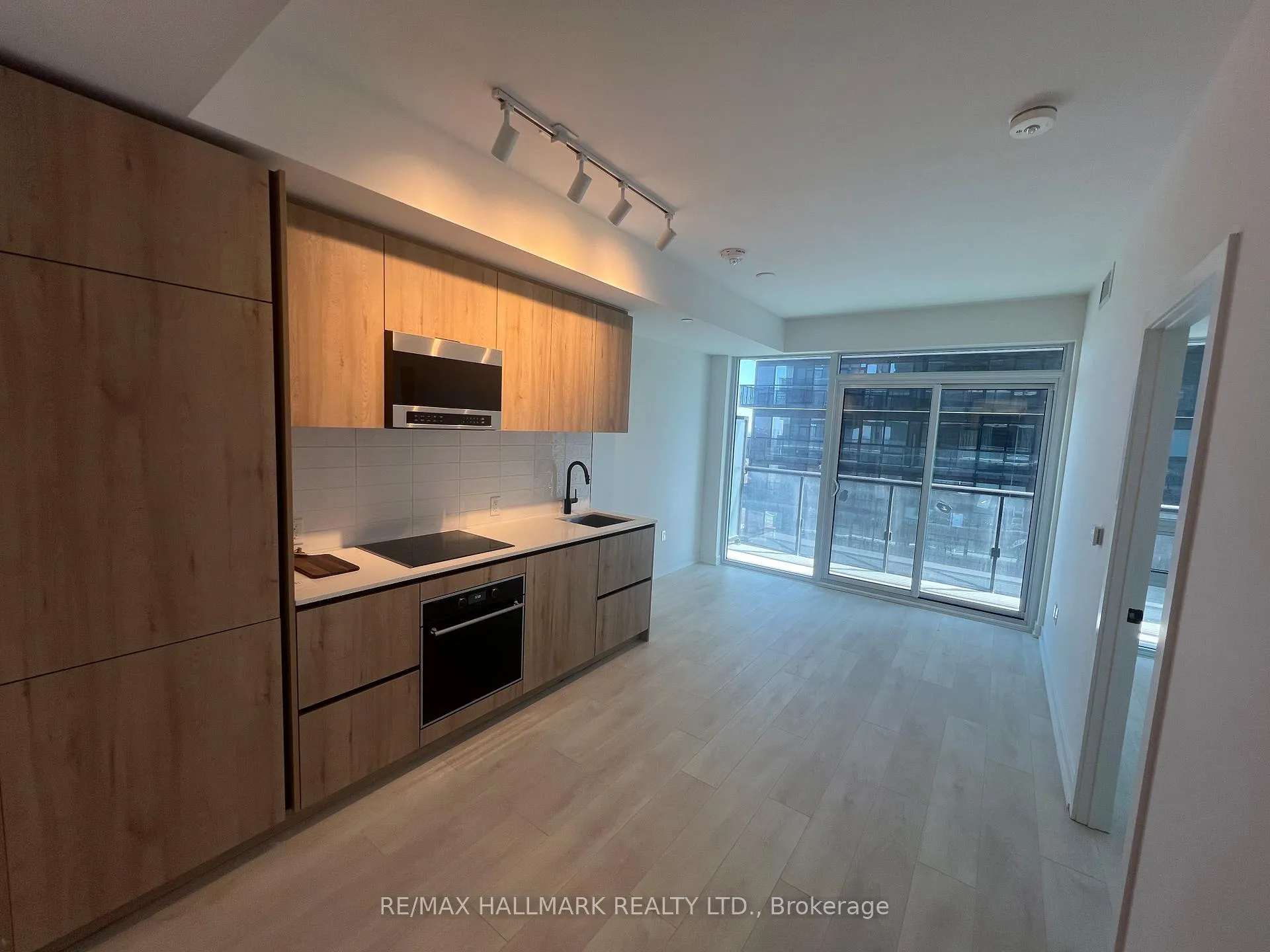 Photo 2 of Unit 2913, 117 Broadway Avenue, Toronto, Mount Pleasant East — HOMEH