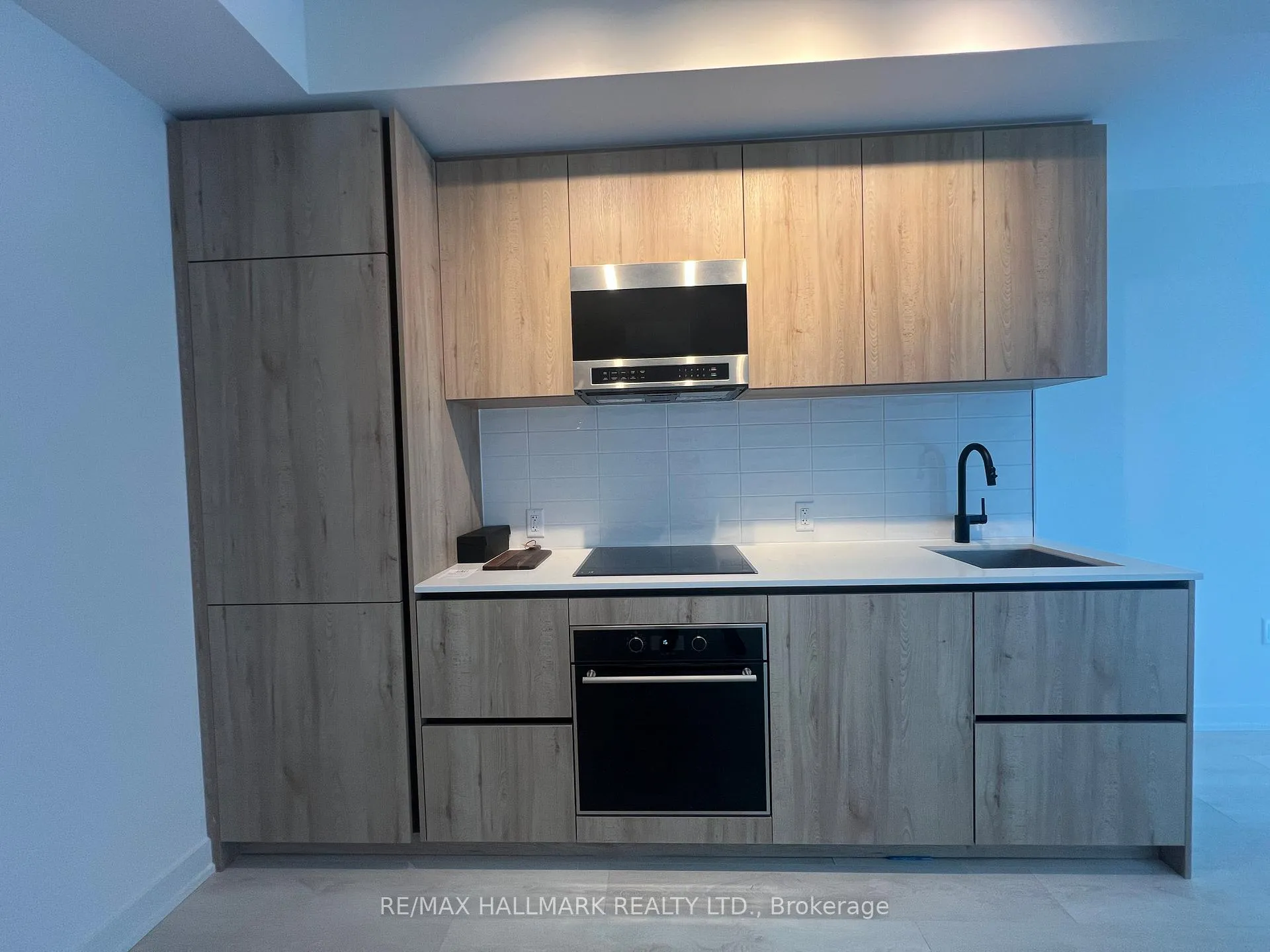 Photo 3 of Unit 2913, 117 Broadway Avenue, Toronto, Mount Pleasant East — HOMEH