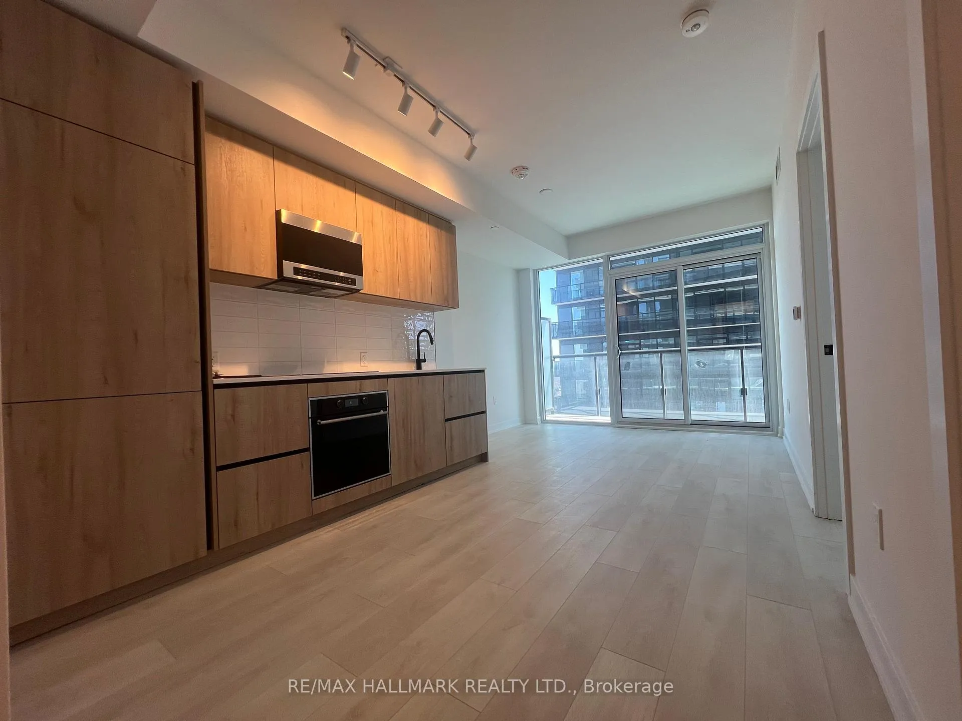 Photo 4 of Unit 2913, 117 Broadway Avenue, Toronto, Mount Pleasant East — HOMEH