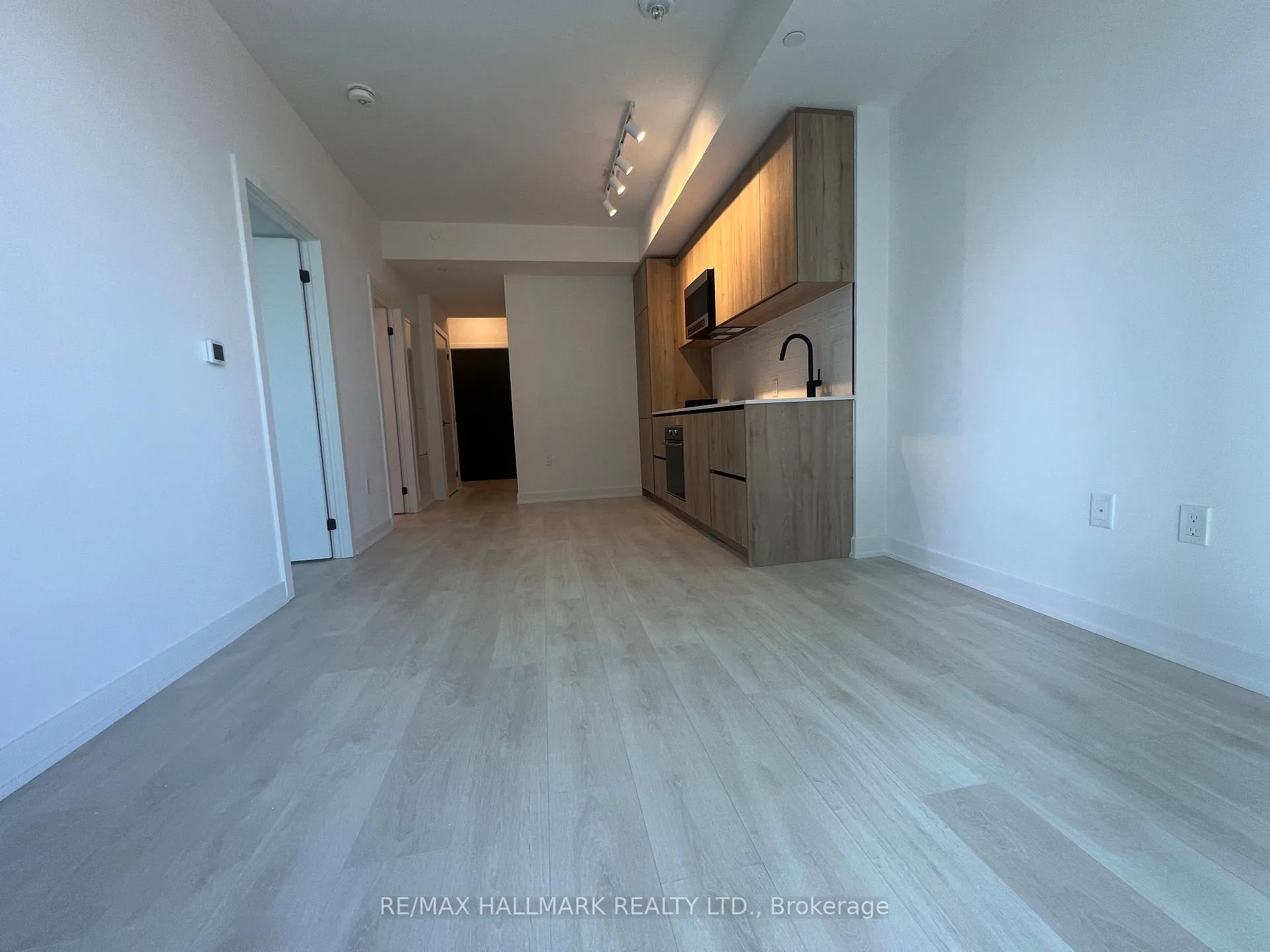 Photo 6 of Unit 2913, 117 Broadway Avenue, Toronto, Mount Pleasant East — HOMEH