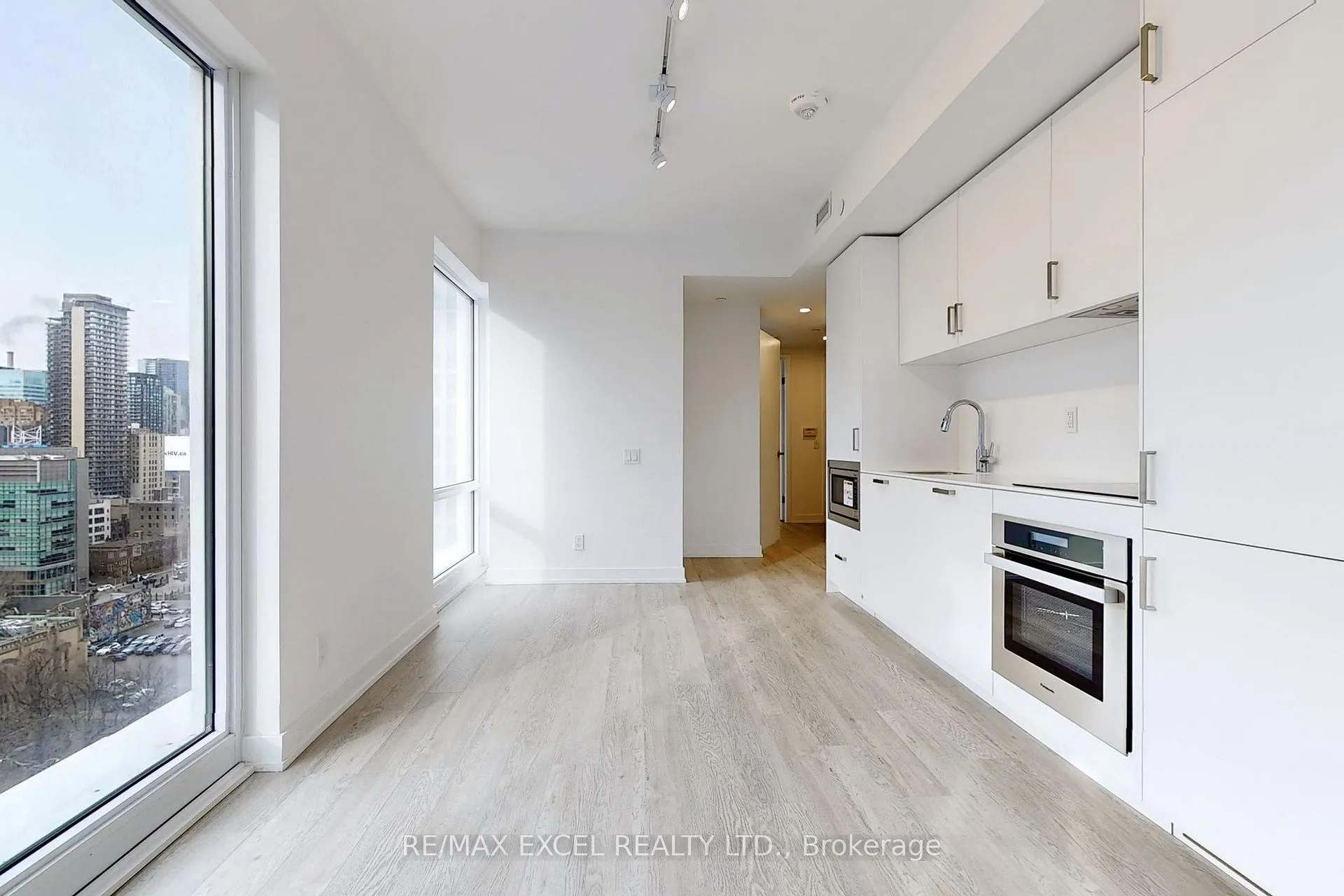 Photo 4 of Unit 1710, 111 Queen Street E, Toronto, Church-Yonge Corridor — HOMEH