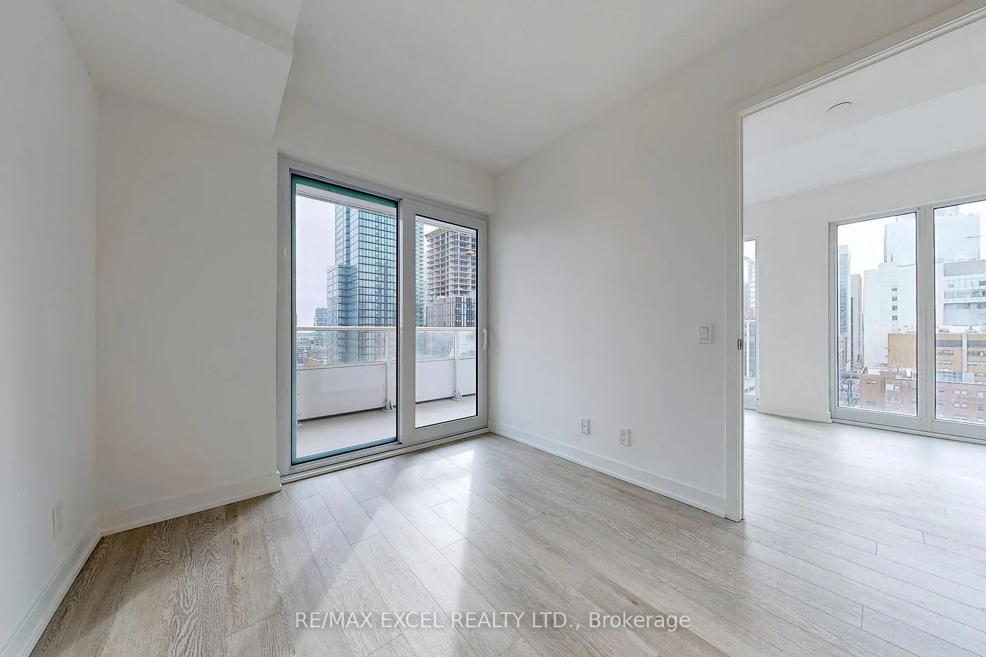 Photo 5 of Unit 1710, 111 Queen Street E, Toronto, Church-Yonge Corridor — HOMEH