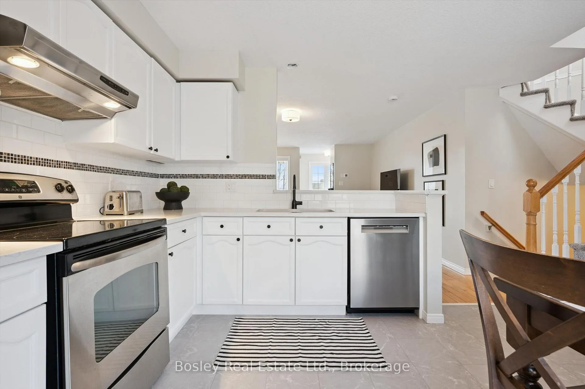 Photo 15 of 143 Bradson Drive, Guelph, Grange Road — HOMEH