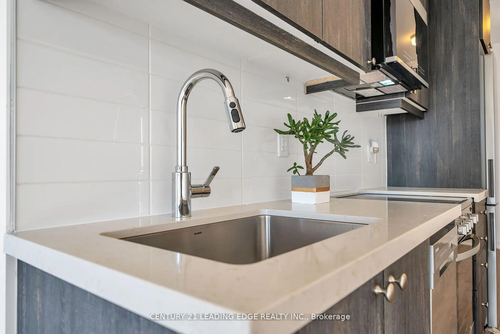 Photo 11 of Unit 811, 55 Clarington Boulevard, Clarington, Bowmanville — HOMEH