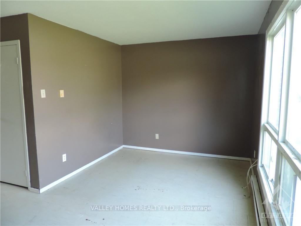 Photo 4 of 340 Pattie Drive, Carleton Place — HOMEH