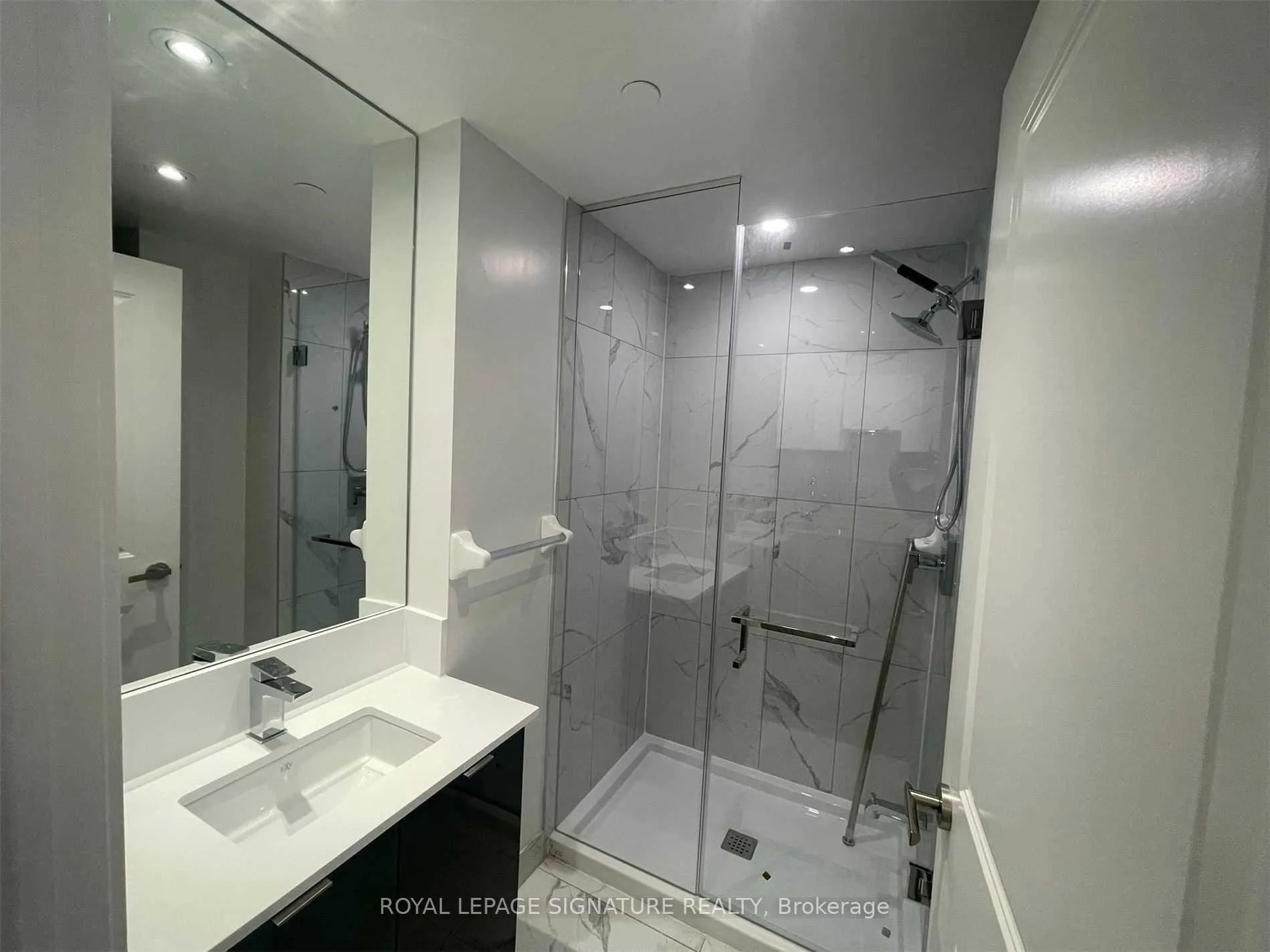 Photo 9 of Unit 2516, 195 Redpath Avenue, Toronto, Mount Pleasant West — HOMEH