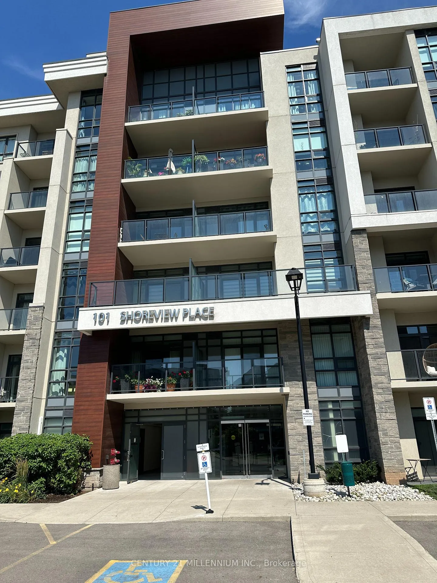 Front of Unit 620, 101 Shoreview Place