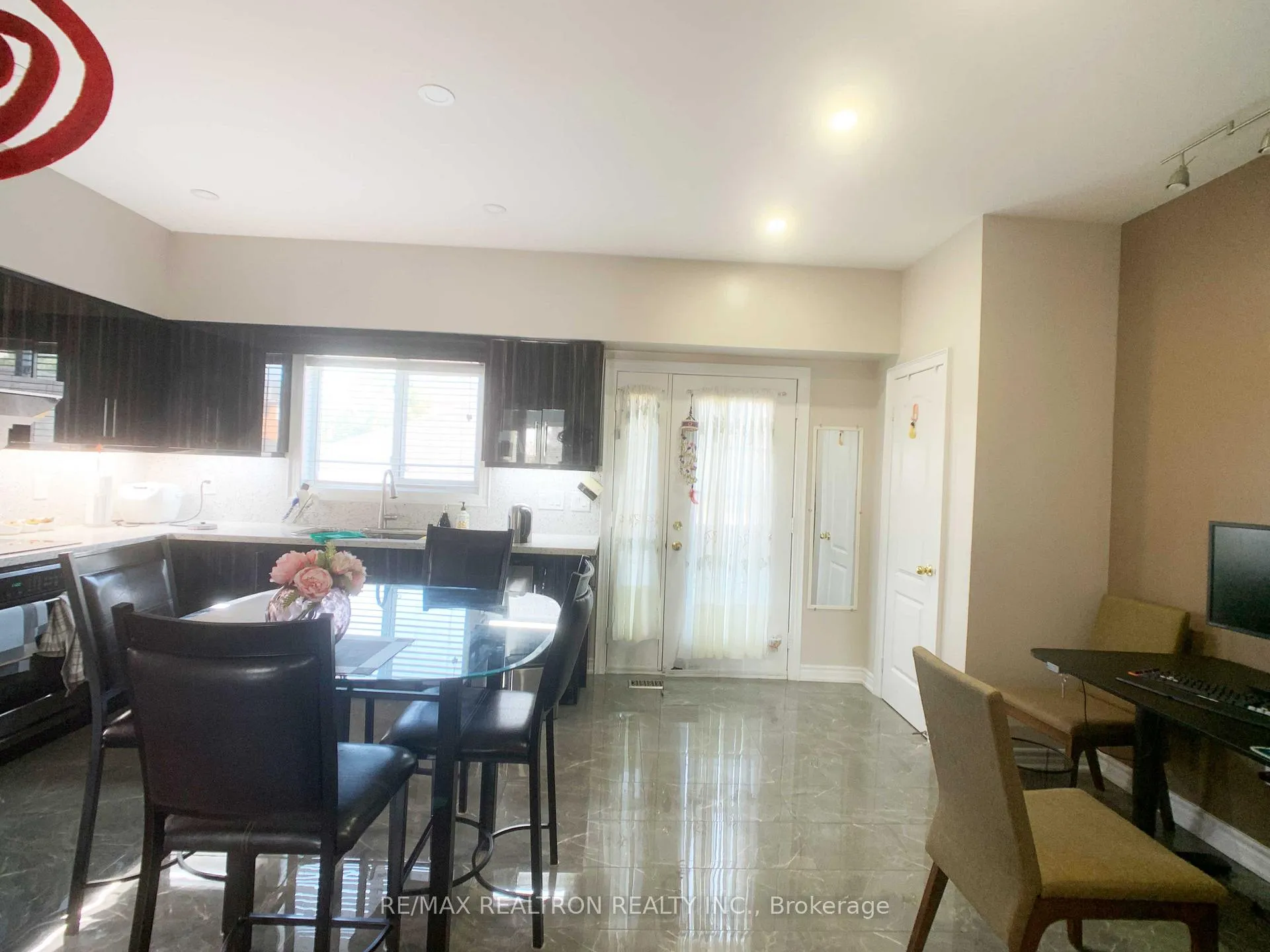 Photo 4 of 168 Town Centre Boulevard, Markham, Unionville — HOMEH