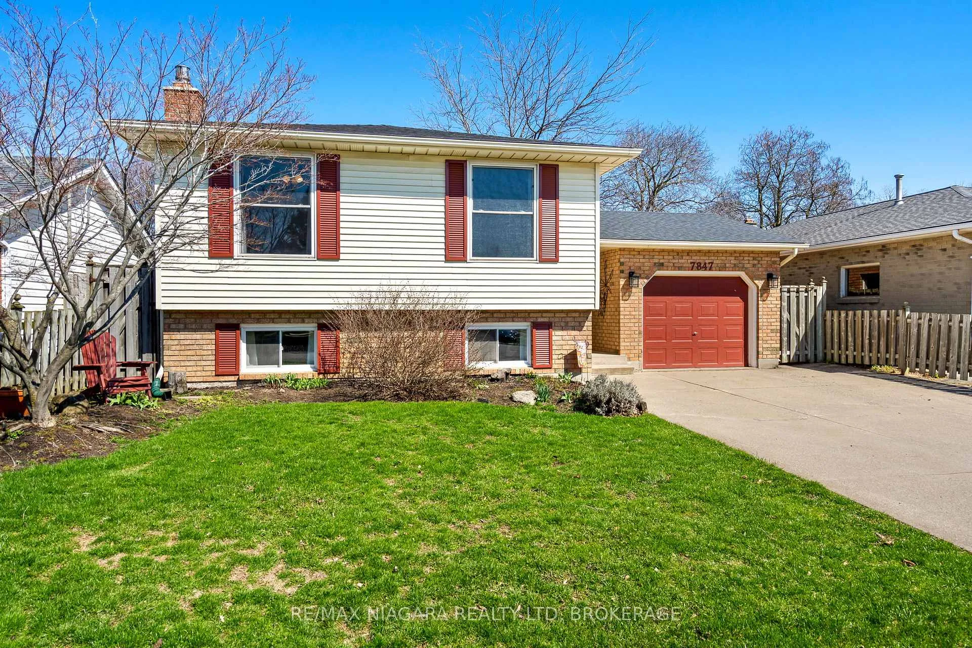 Photo 2 of 7847 Swan Street, Niagara Falls, Ascot — HOMEH
