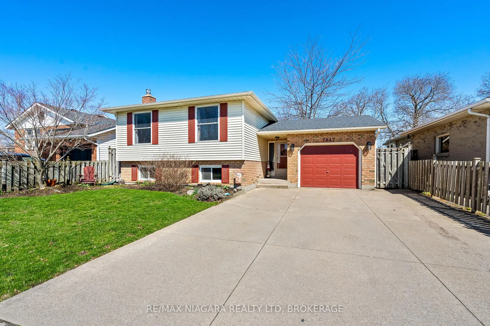 Photo 3 of 7847 Swan Street, Niagara Falls, Ascot — HOMEH