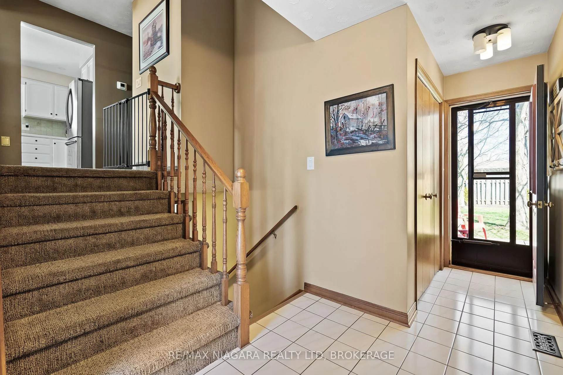 Photo 4 of 7847 Swan Street, Niagara Falls, Ascot — HOMEH