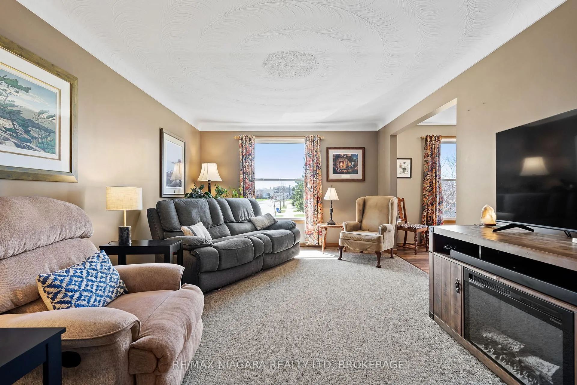 Photo 5 of 7847 Swan Street, Niagara Falls, Ascot — HOMEH