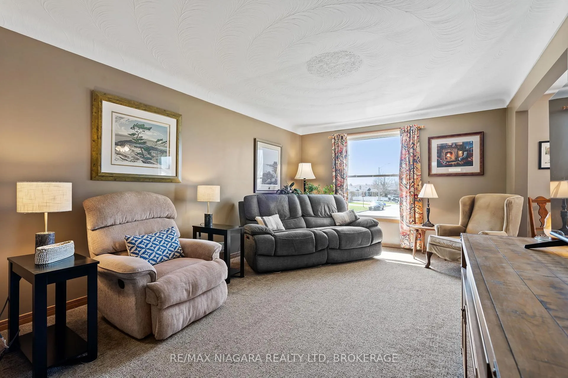 Photo 6 of 7847 Swan Street, Niagara Falls, Ascot — HOMEH