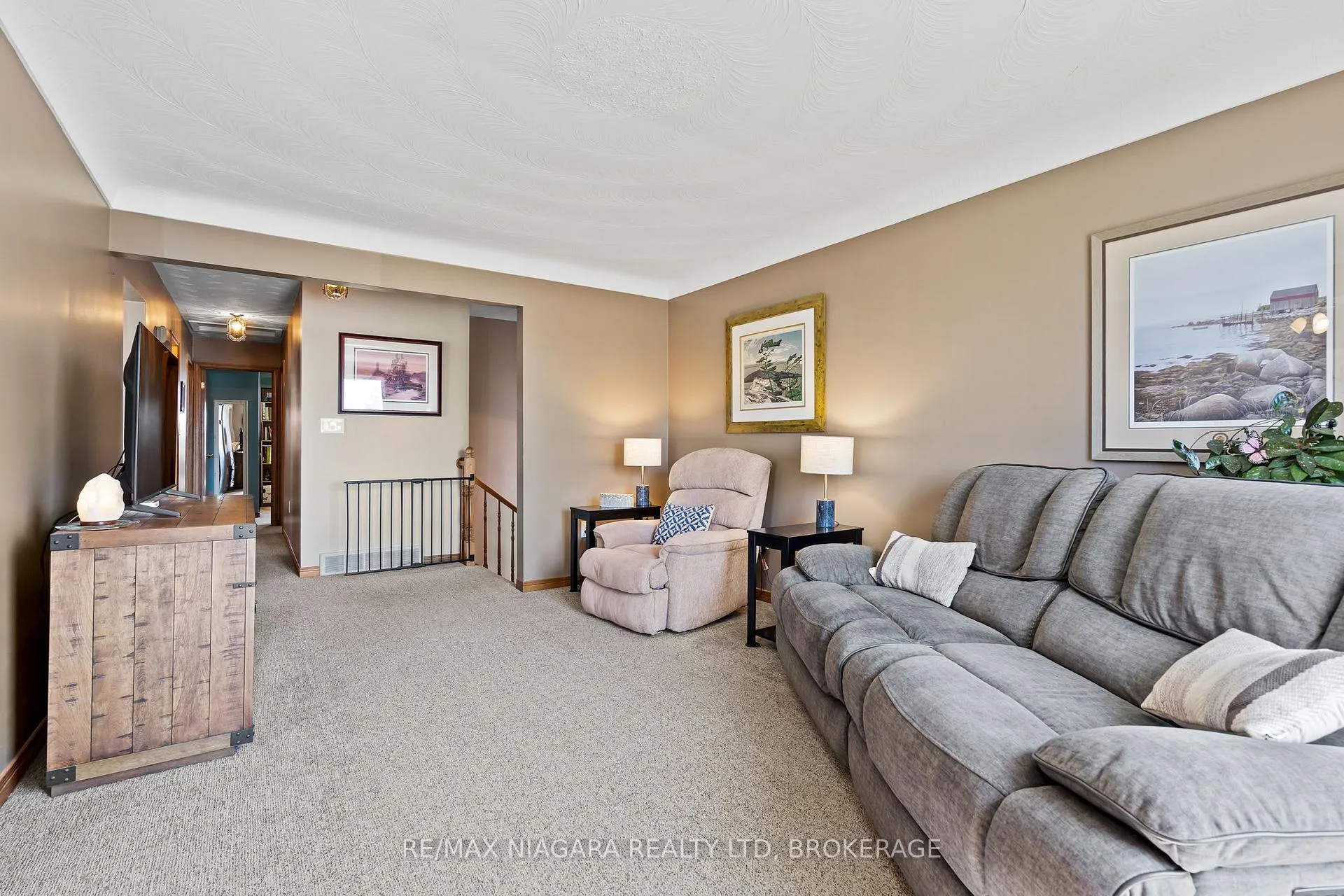 Photo 7 of 7847 Swan Street, Niagara Falls, Ascot — HOMEH