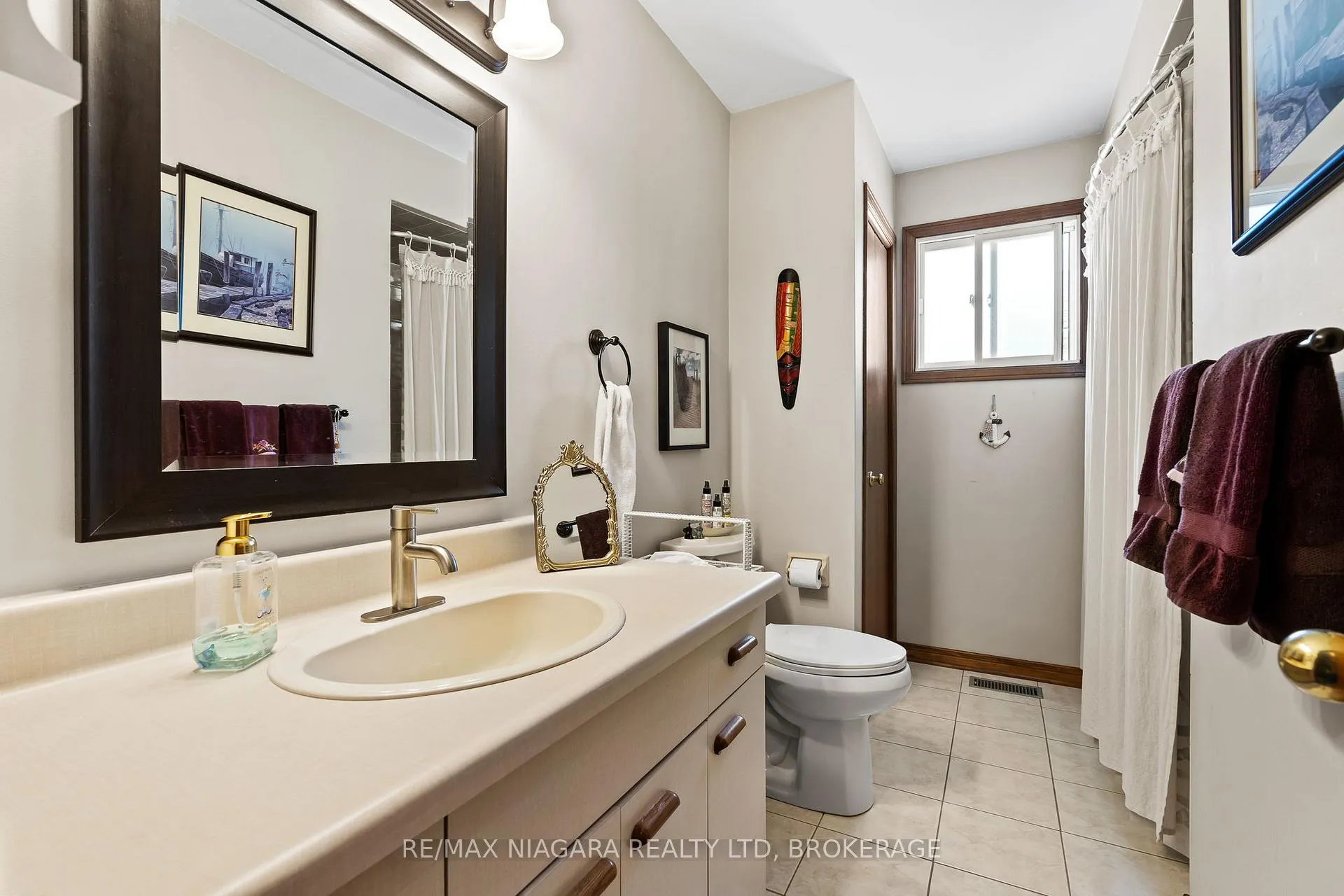Photo 13 of 7847 Swan Street, Niagara Falls, Ascot — HOMEH