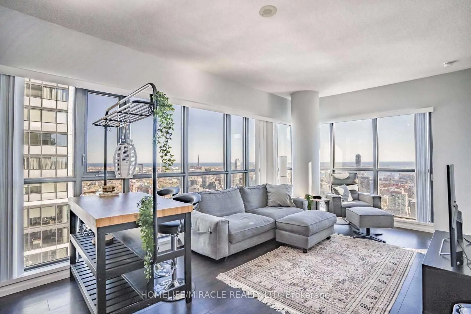 Front of Unit 3505, 159 Dundas Street E