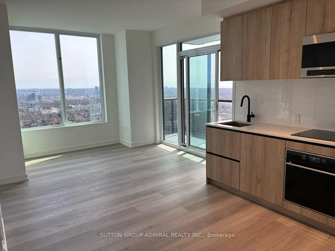 Photo 3 of Unit 3211, 117 broadway Avenue, Toronto, Mount Pleasant West — HOMEH