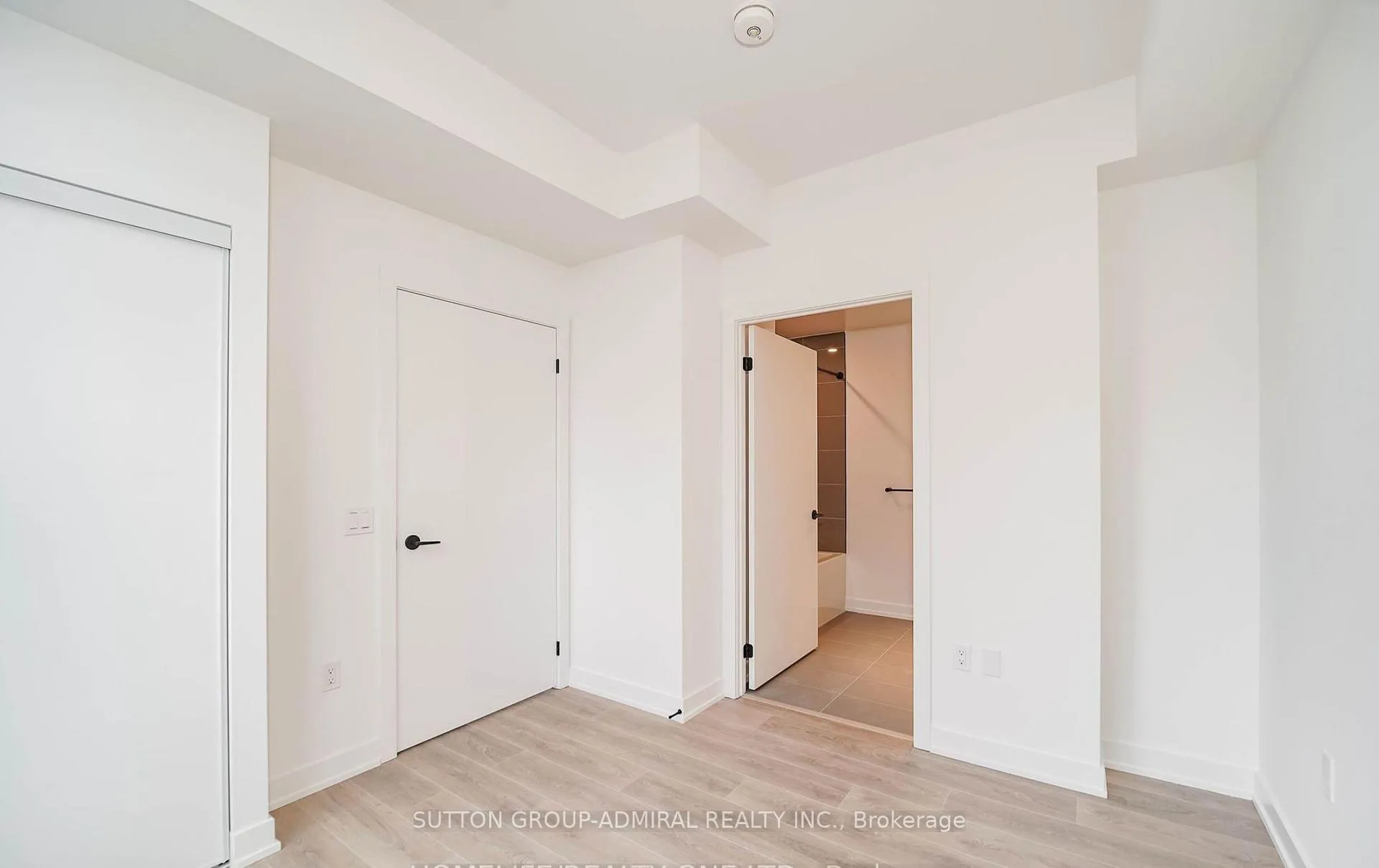 Photo 8 of Unit 3211, 117 broadway Avenue, Toronto, Mount Pleasant West — HOMEH