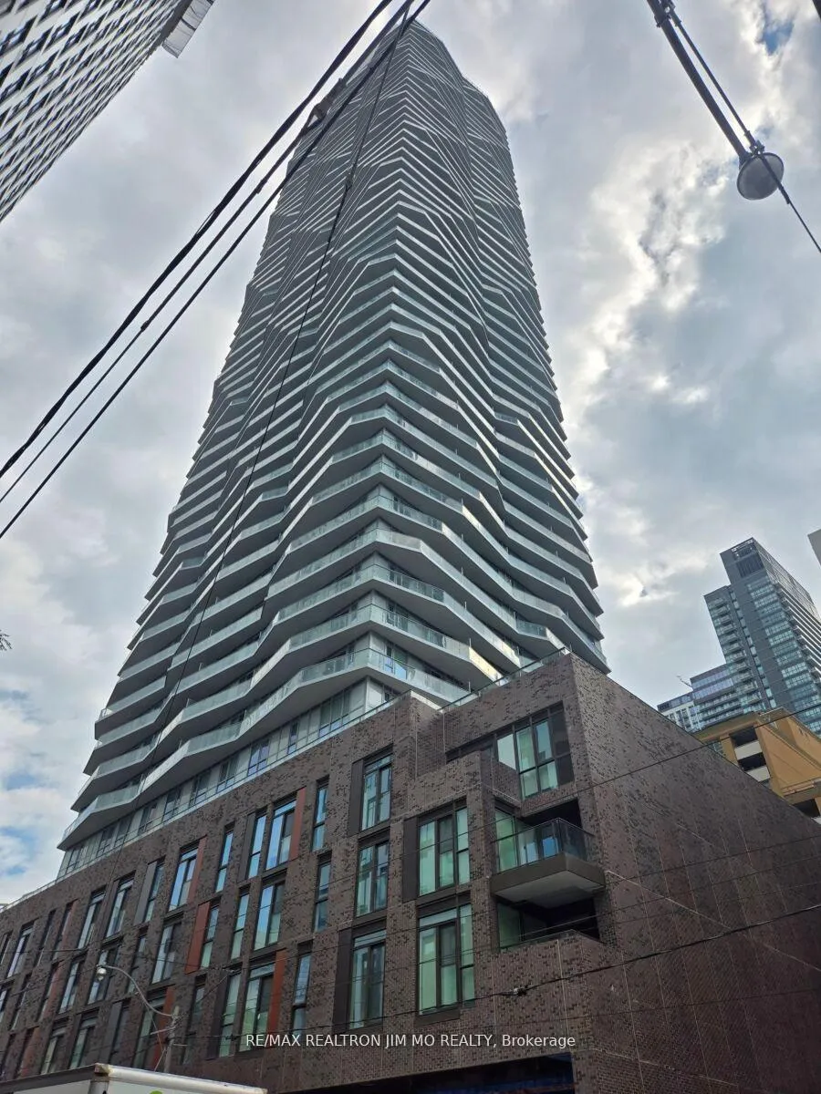 Front of Unit 2111, 100 Dalhousie Street