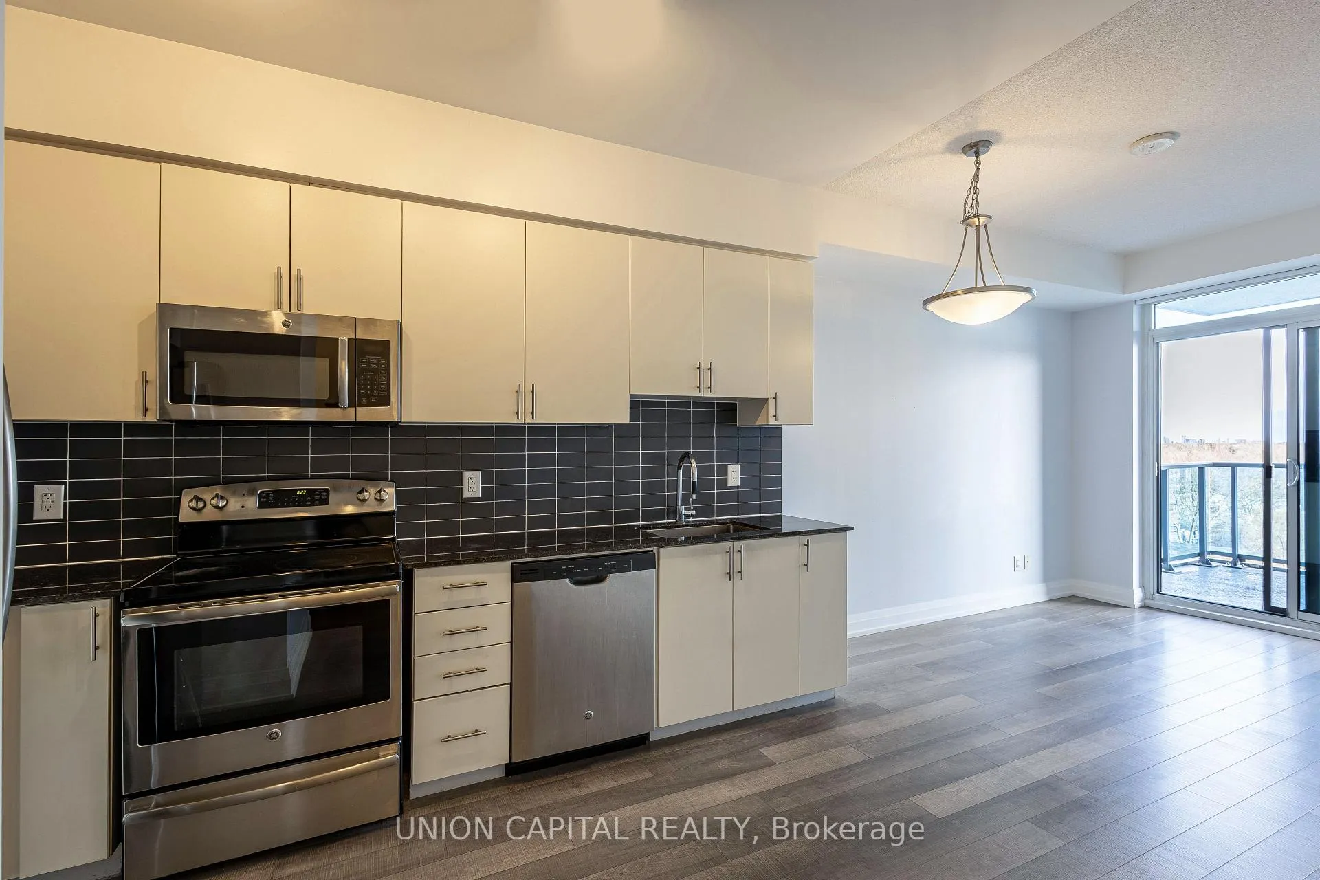 Photo 4 of Unit 627, 7165 Yonge Street, Markham, Thornhill — HOMEH