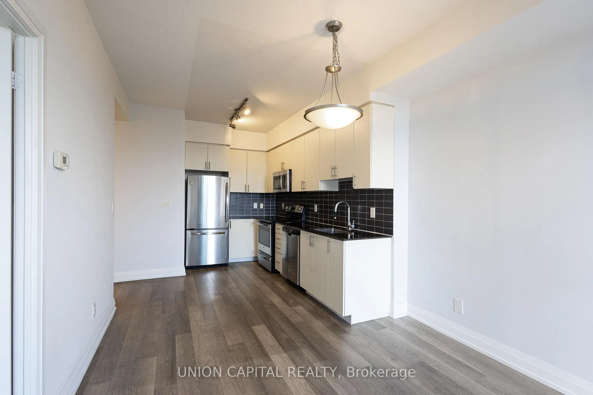 Photo 5 of Unit 627, 7165 Yonge Street, Markham, Thornhill — HOMEH