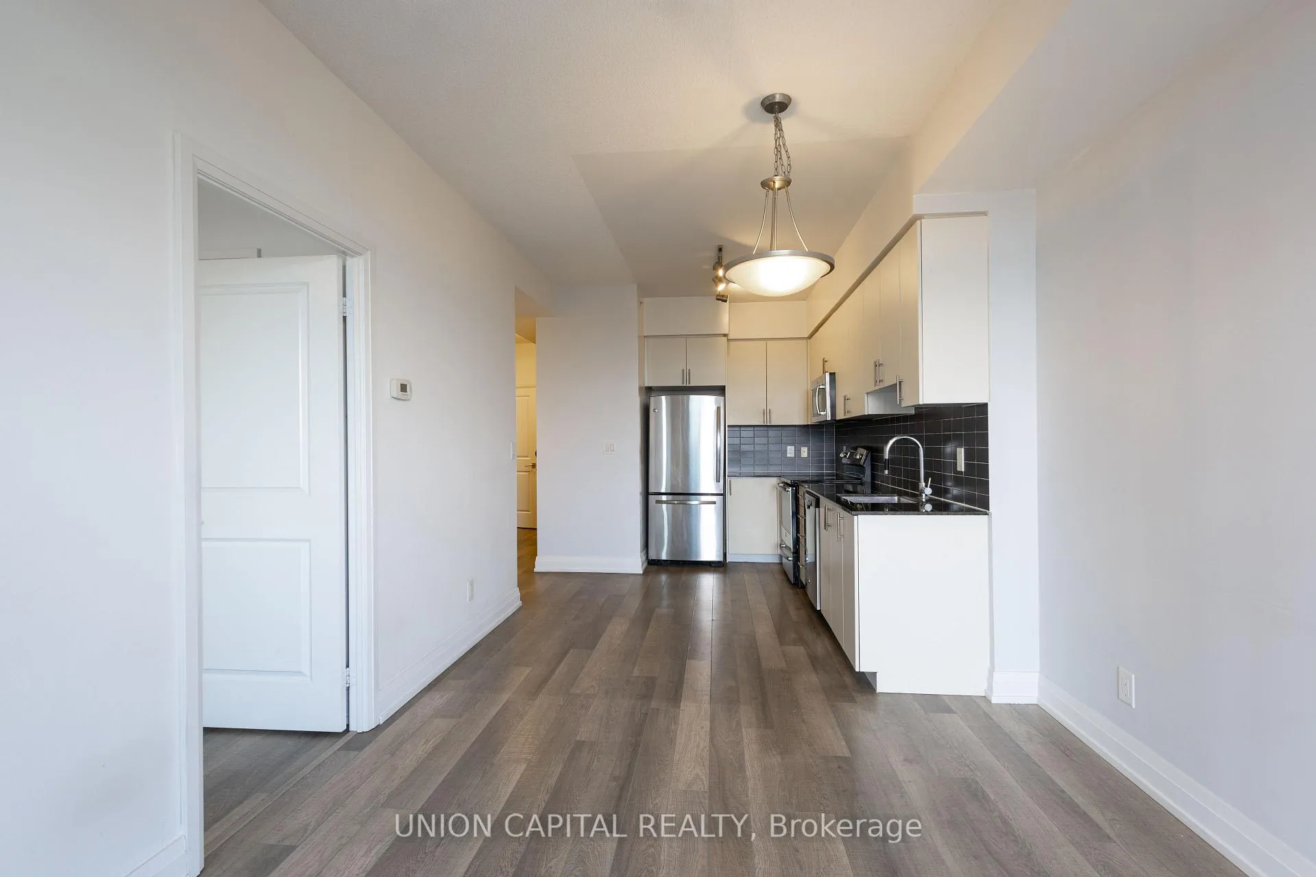 Photo 7 of Unit 627, 7165 Yonge Street, Markham, Thornhill — HOMEH