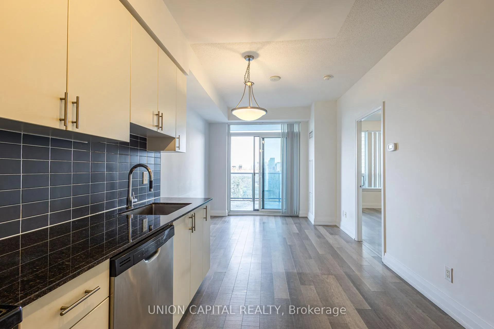 Photo 8 of Unit 627, 7165 Yonge Street, Markham, Thornhill — HOMEH