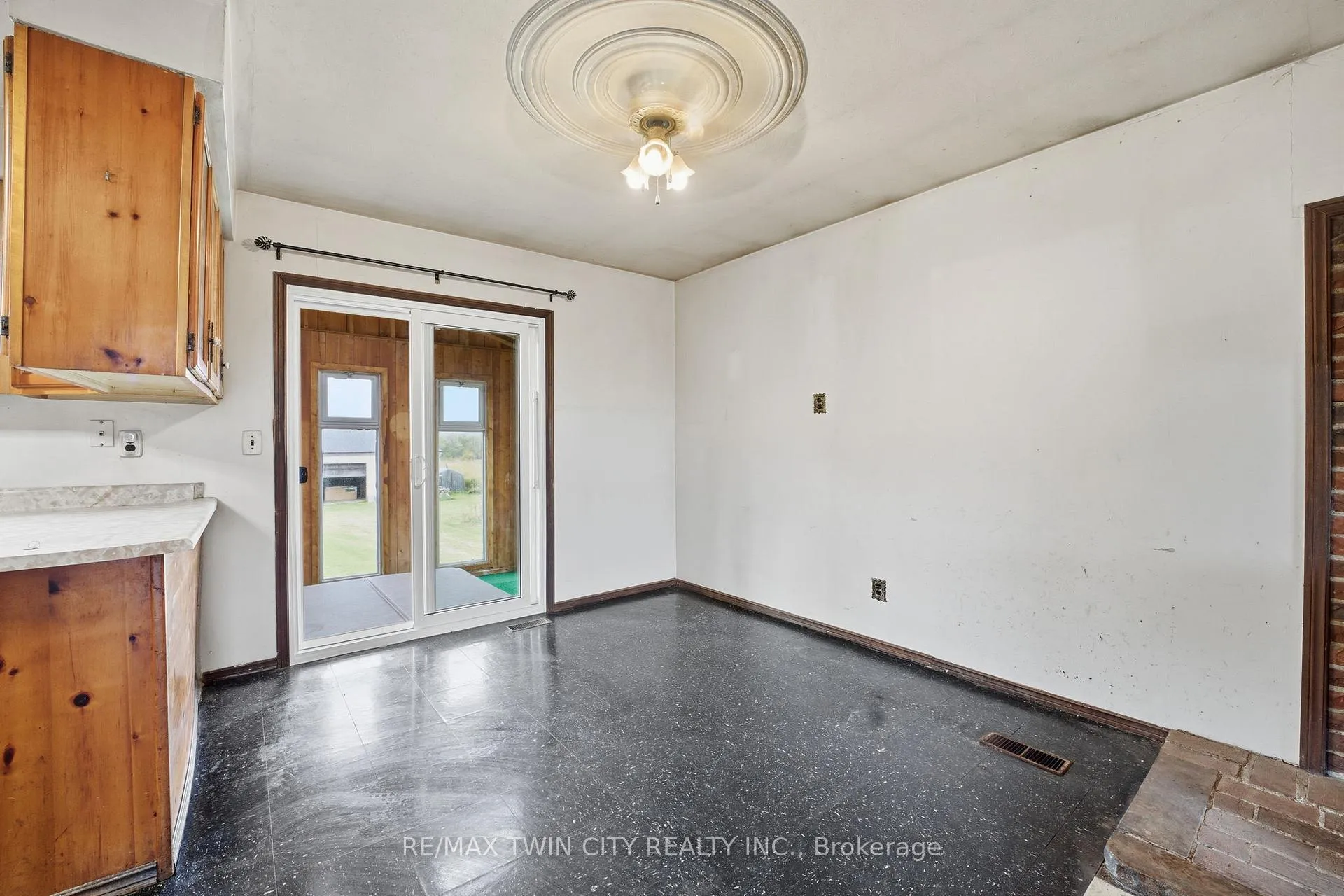 Photo 6 of 2091 Concession 6 Road W, Hamilton, Rural Flamborough — HOMEH