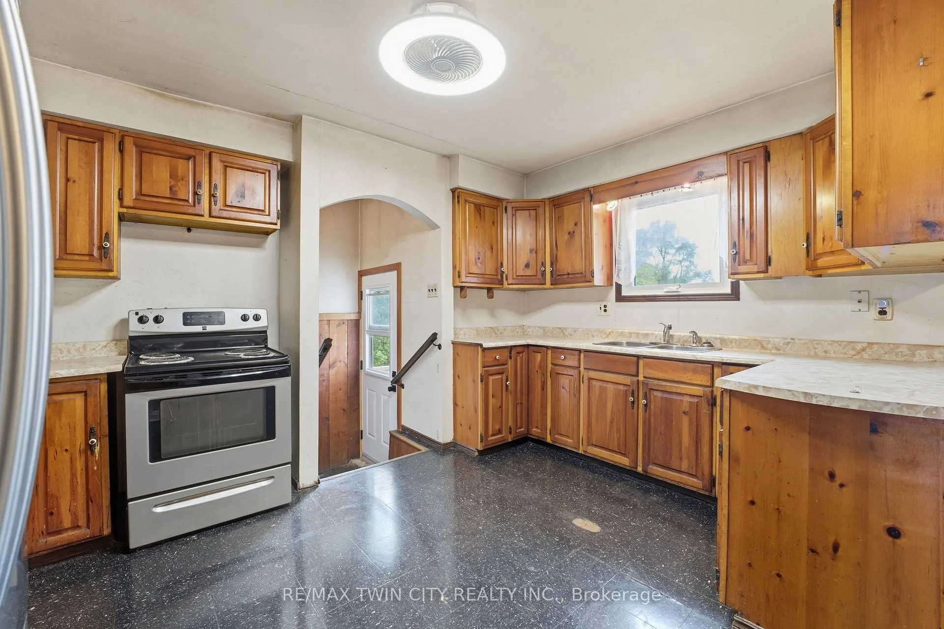 Photo 8 of 2091 Concession 6 Road W, Hamilton, Rural Flamborough — HOMEH