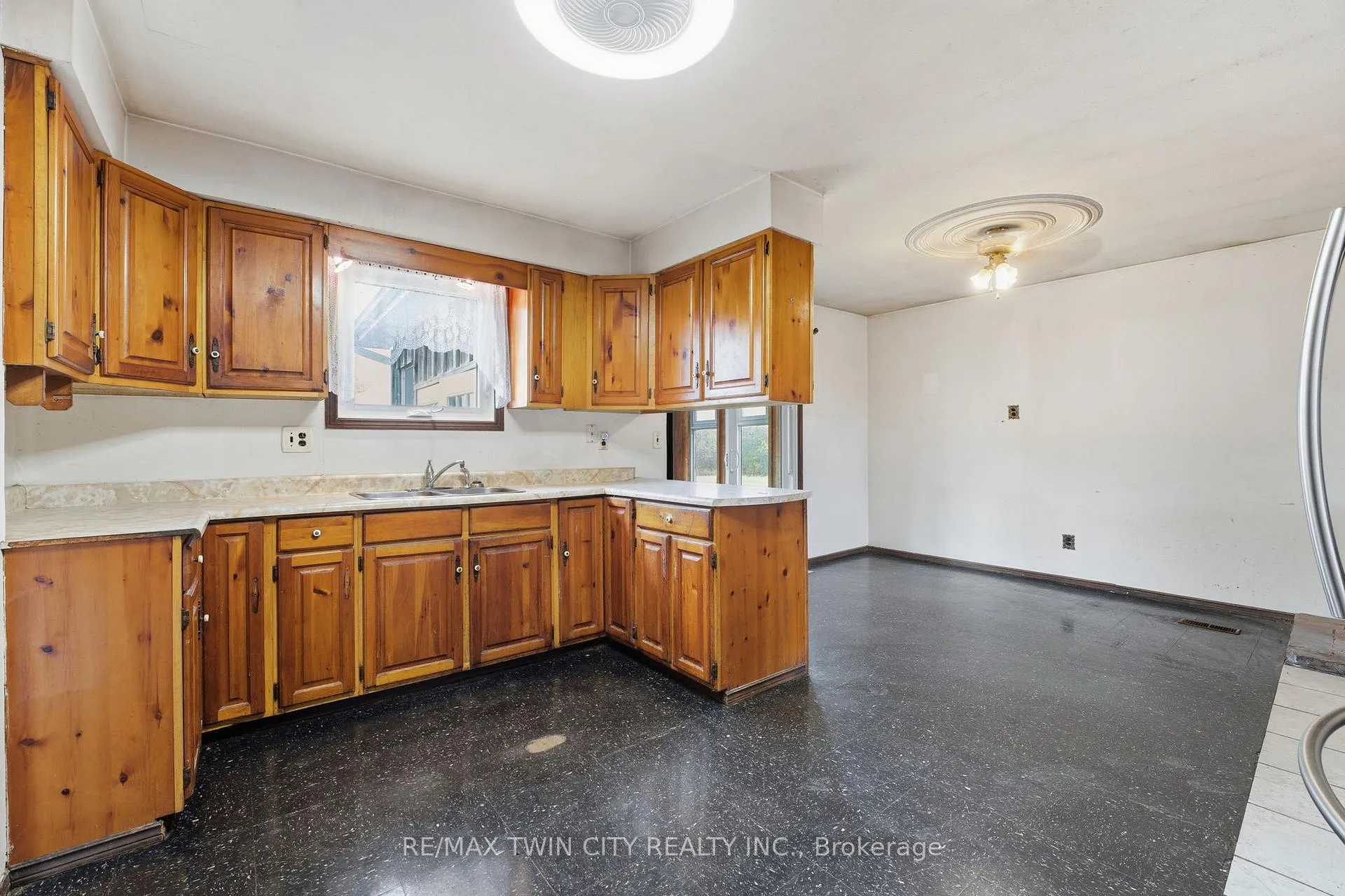 Photo 11 of 2091 Concession 6 Road W, Hamilton, Rural Flamborough — HOMEH