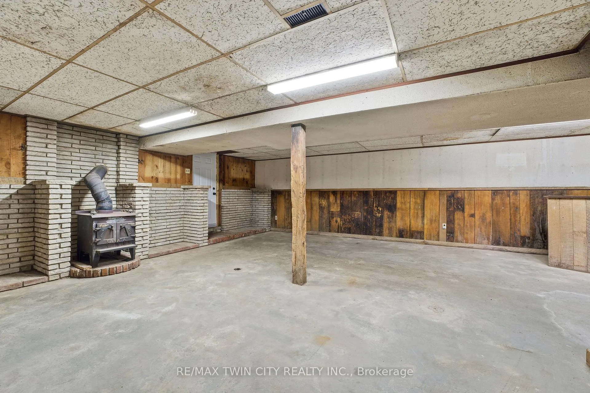 Photo 20 of 2091 Concession 6 Road W, Hamilton, Rural Flamborough — HOMEH