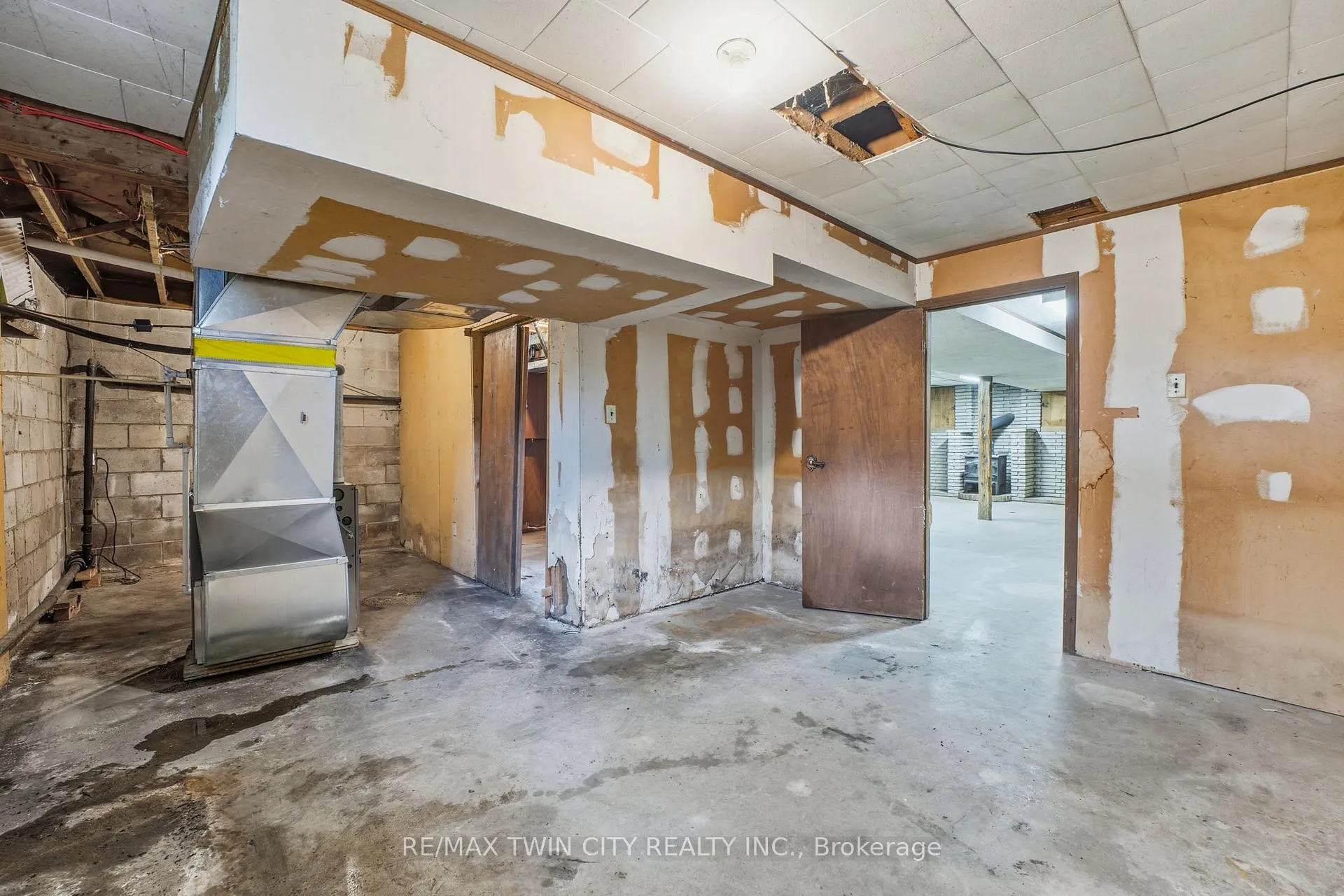 Photo 23 of 2091 Concession 6 Road W, Hamilton, Rural Flamborough — HOMEH