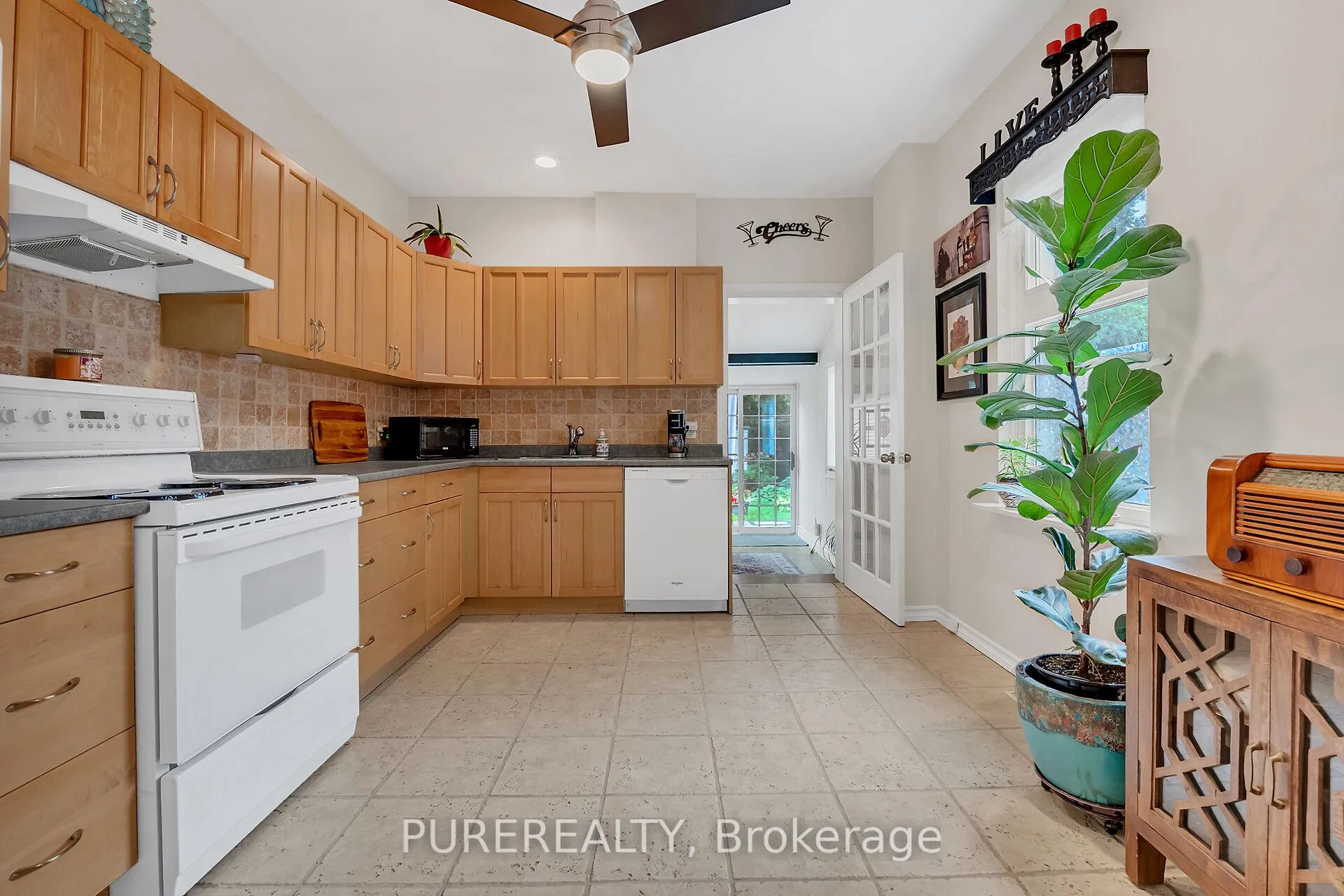 Photo 10 of 91 Pearl Street S, Hamilton, Kirkendall — HOMEH