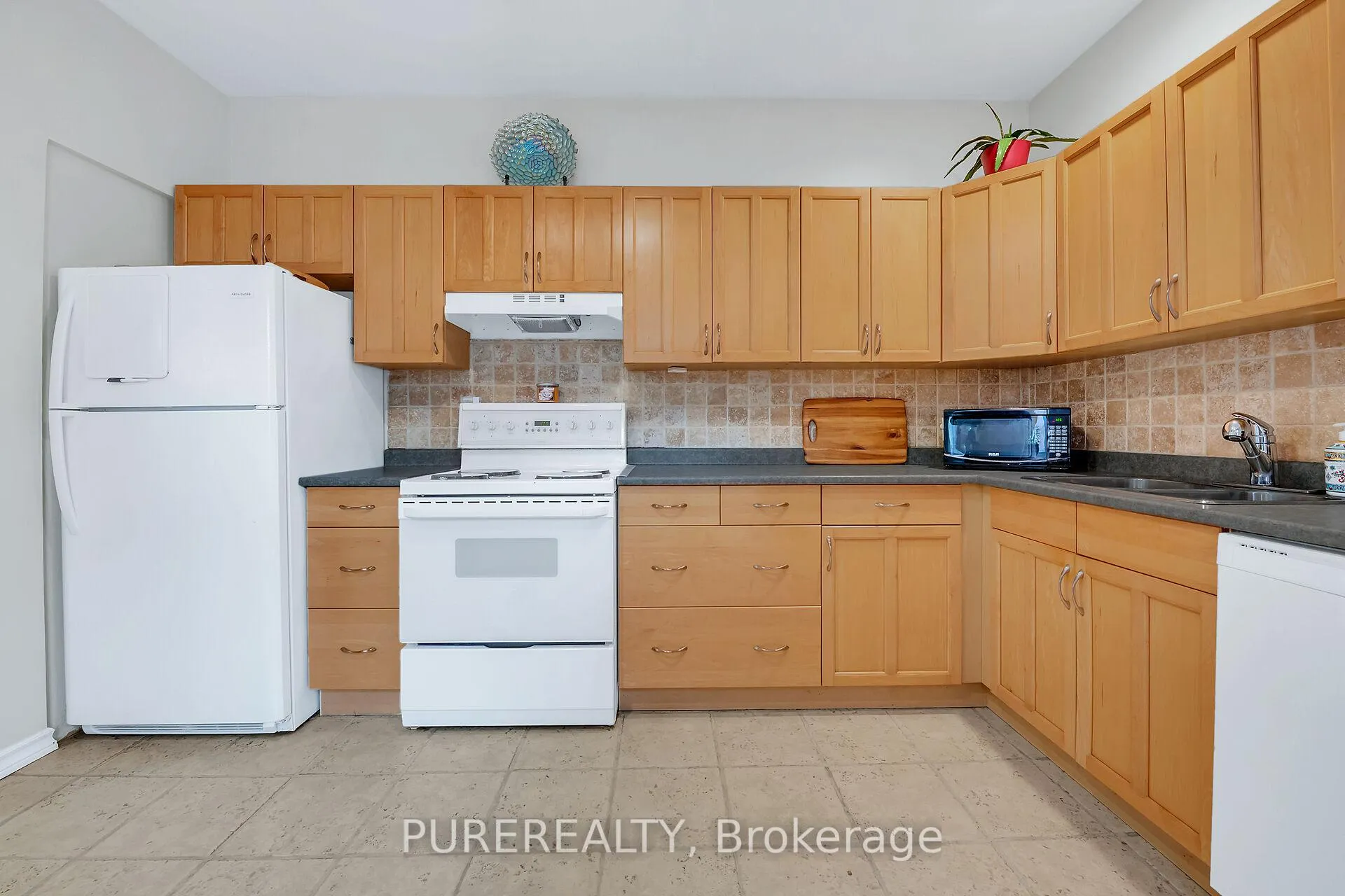 Photo 11 of 91 Pearl Street S, Hamilton, Kirkendall — HOMEH