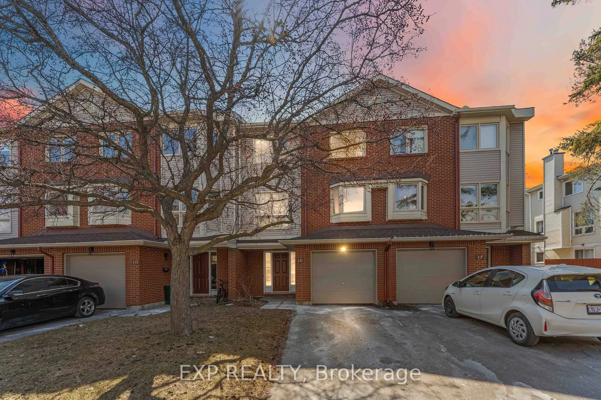 Photo 2 of Unit E, 1 Crestlea Crescent E, Ottawa, Tanglewood — HOMEH