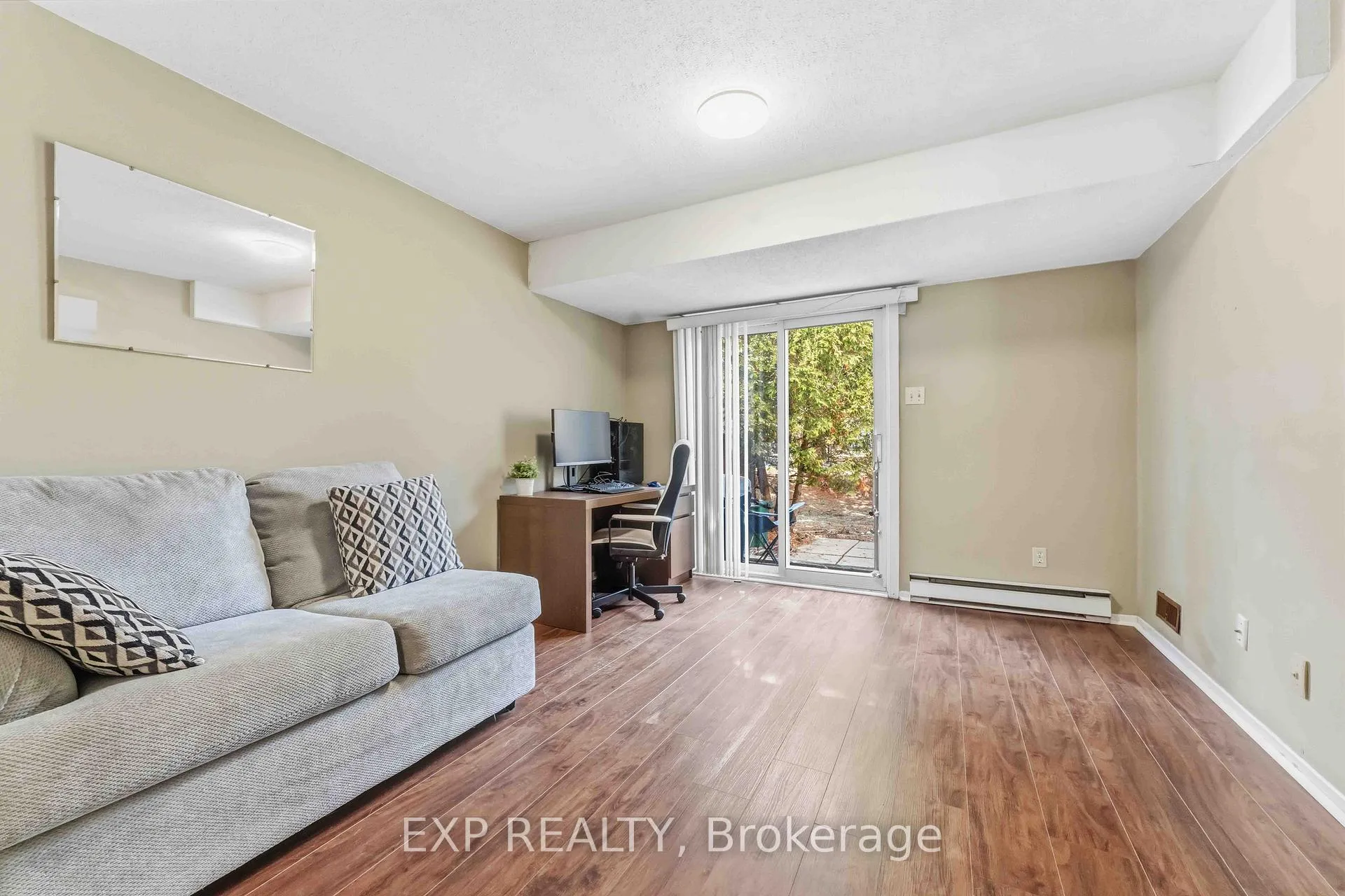 Photo 6 of Unit E, 1 Crestlea Crescent E, Ottawa, Tanglewood — HOMEH