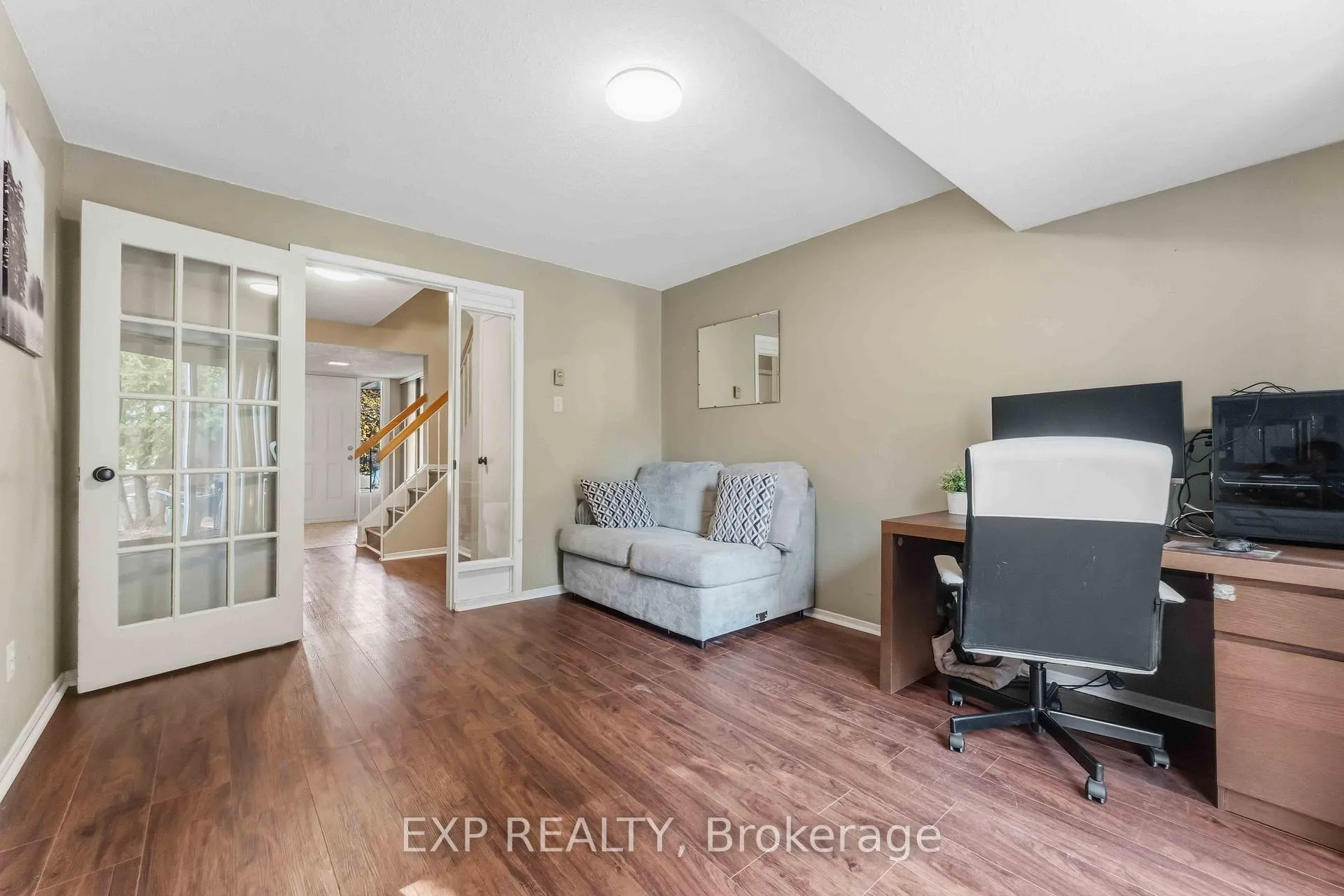 Photo 7 of Unit E, 1 Crestlea Crescent E, Ottawa, Tanglewood — HOMEH