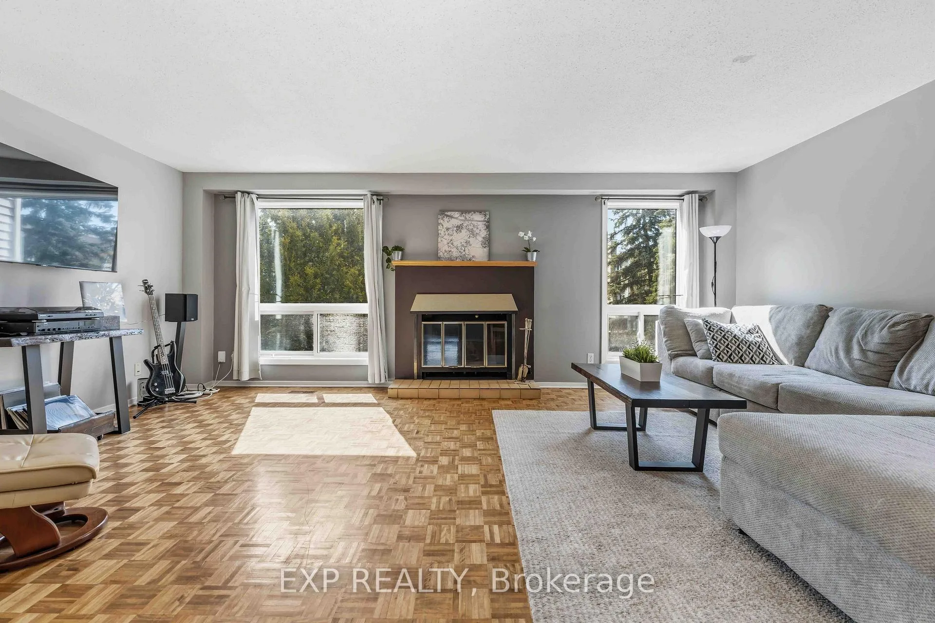 Photo 8 of Unit E, 1 Crestlea Crescent E, Ottawa, Tanglewood — HOMEH