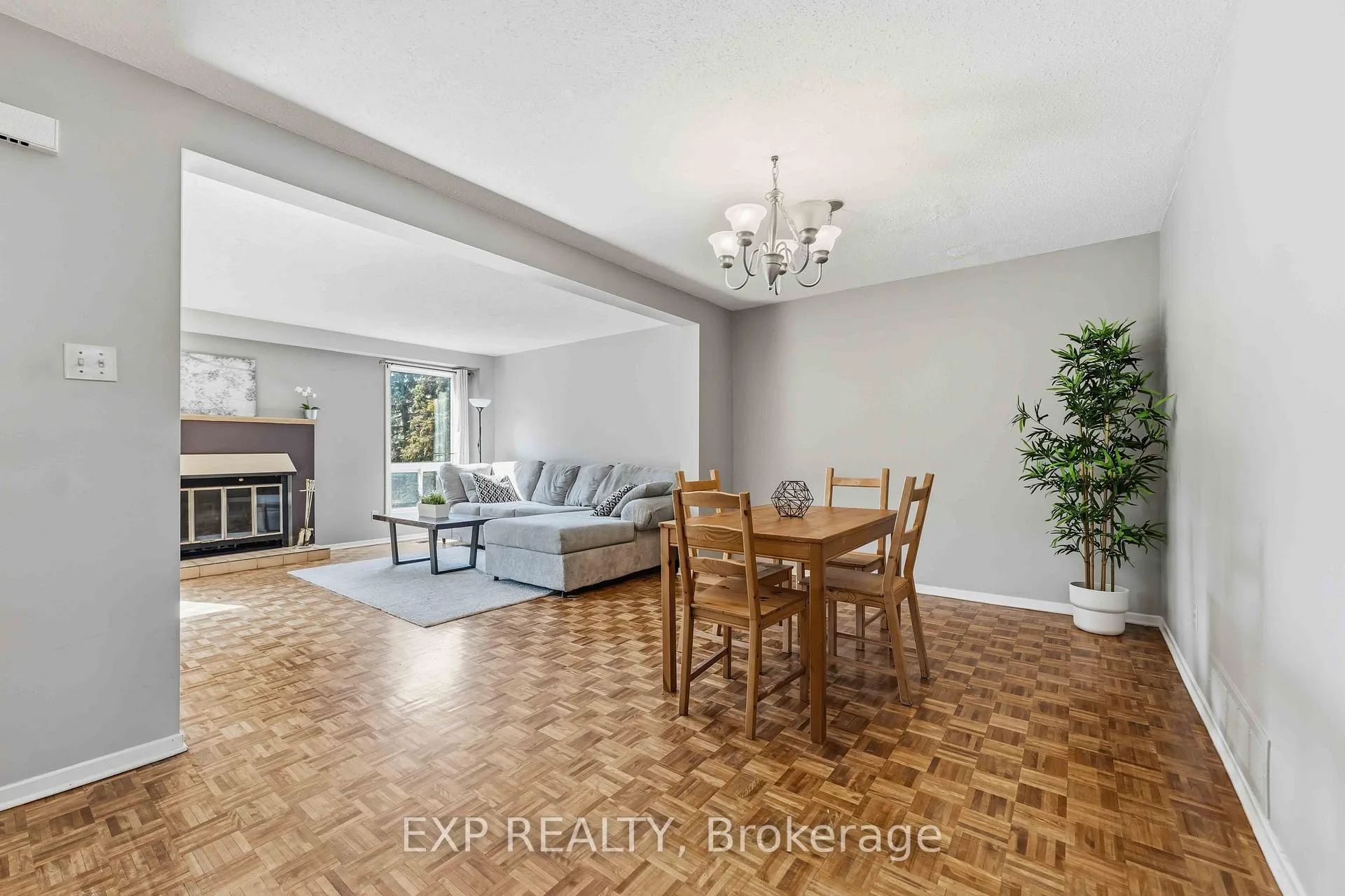 Photo 9 of Unit E, 1 Crestlea Crescent E, Ottawa, Tanglewood — HOMEH
