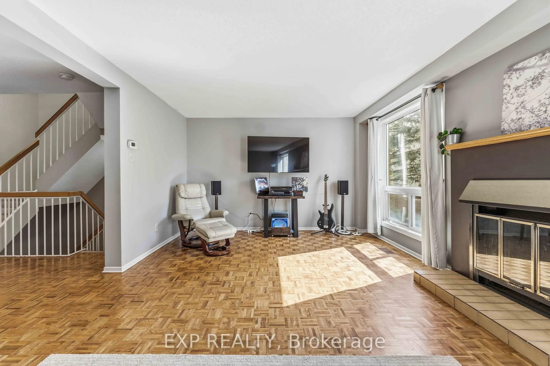 Photo 10 of Unit E, 1 Crestlea Crescent E, Ottawa, Tanglewood — HOMEH