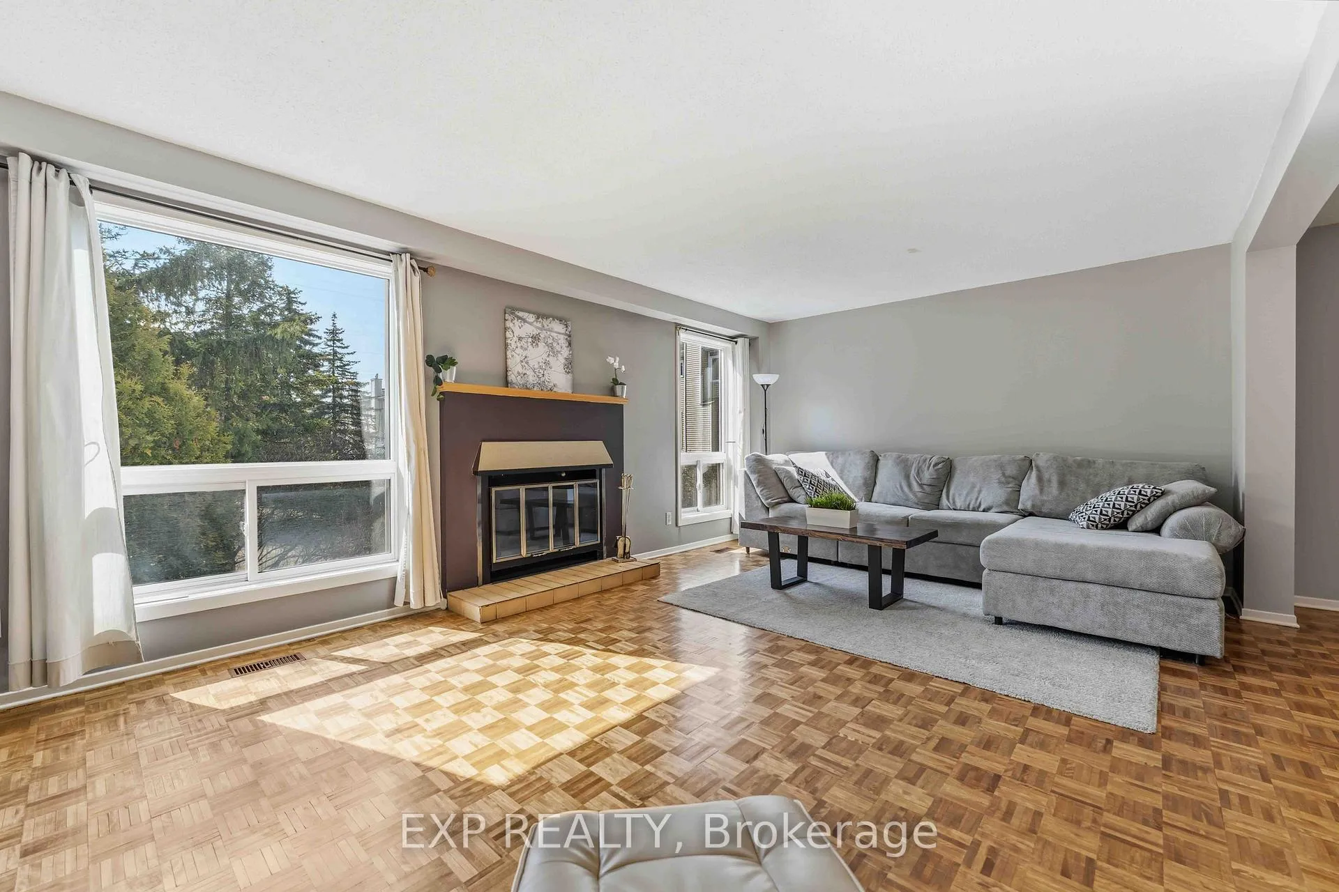 Photo 11 of Unit E, 1 Crestlea Crescent E, Ottawa, Tanglewood — HOMEH
