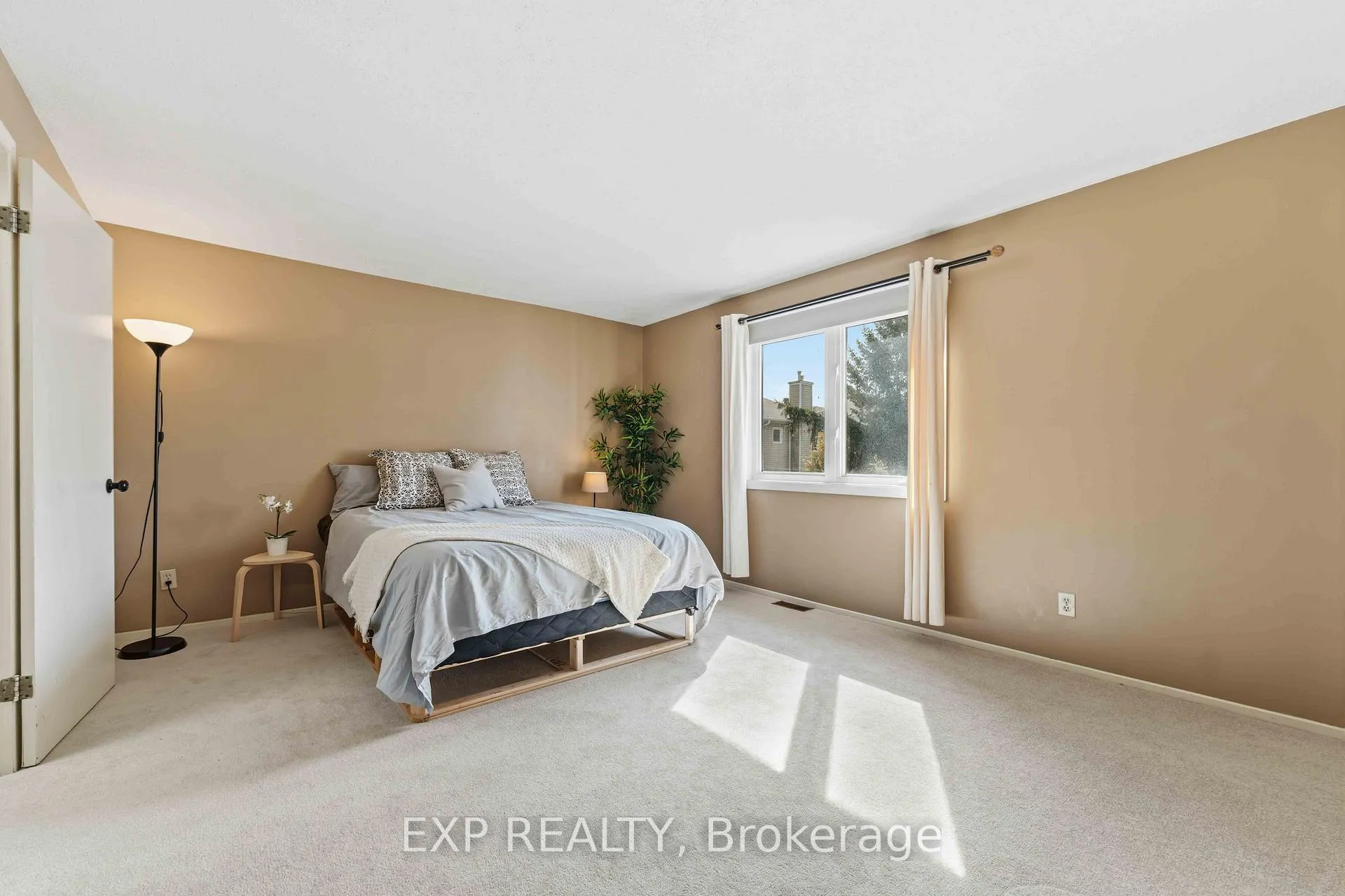 Photo 19 of Unit E, 1 Crestlea Crescent E, Ottawa, Tanglewood — HOMEH