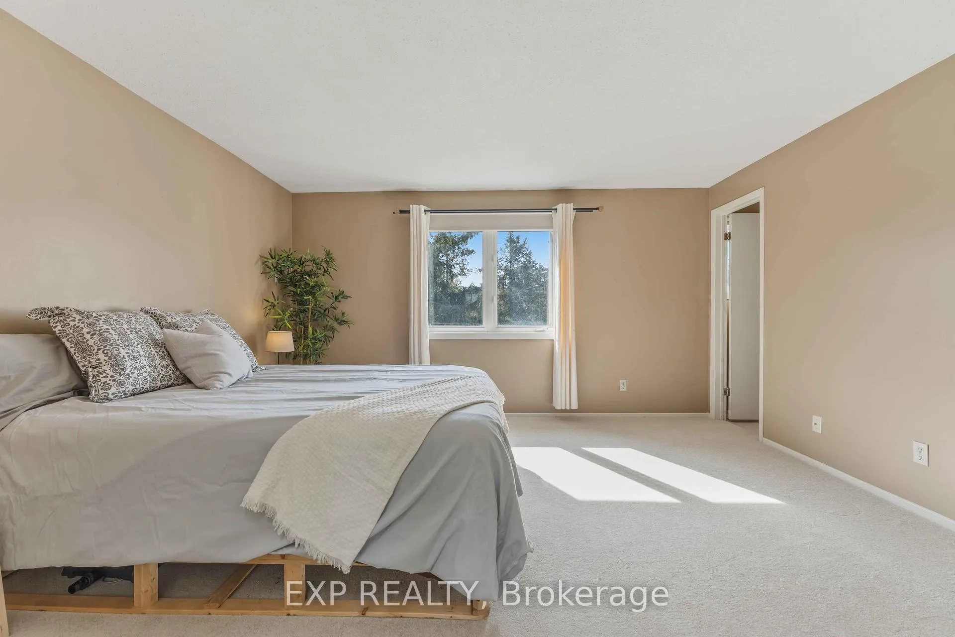 Photo 20 of Unit E, 1 Crestlea Crescent E, Ottawa, Tanglewood — HOMEH
